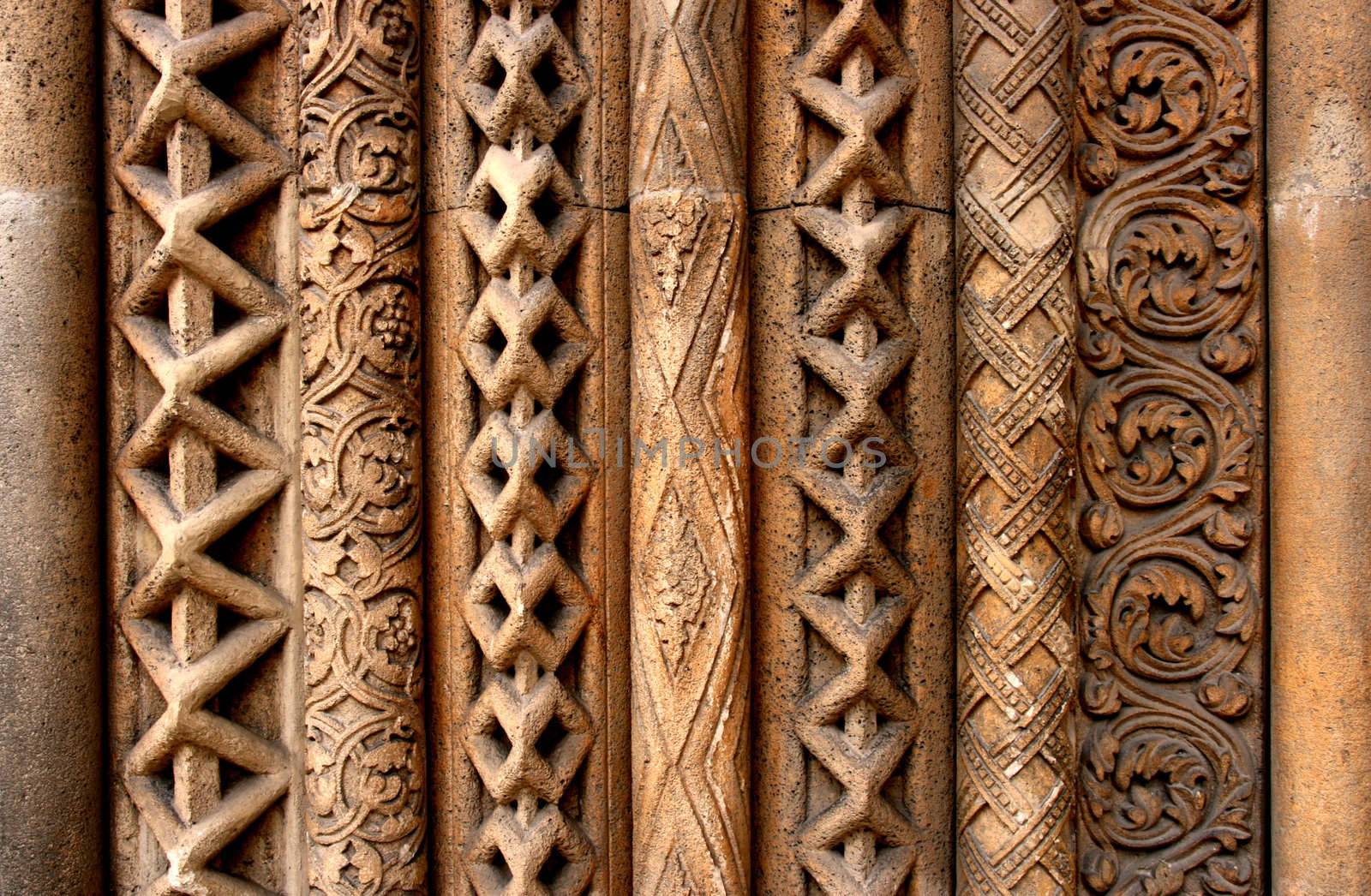 Budapest column patterns by tupungato