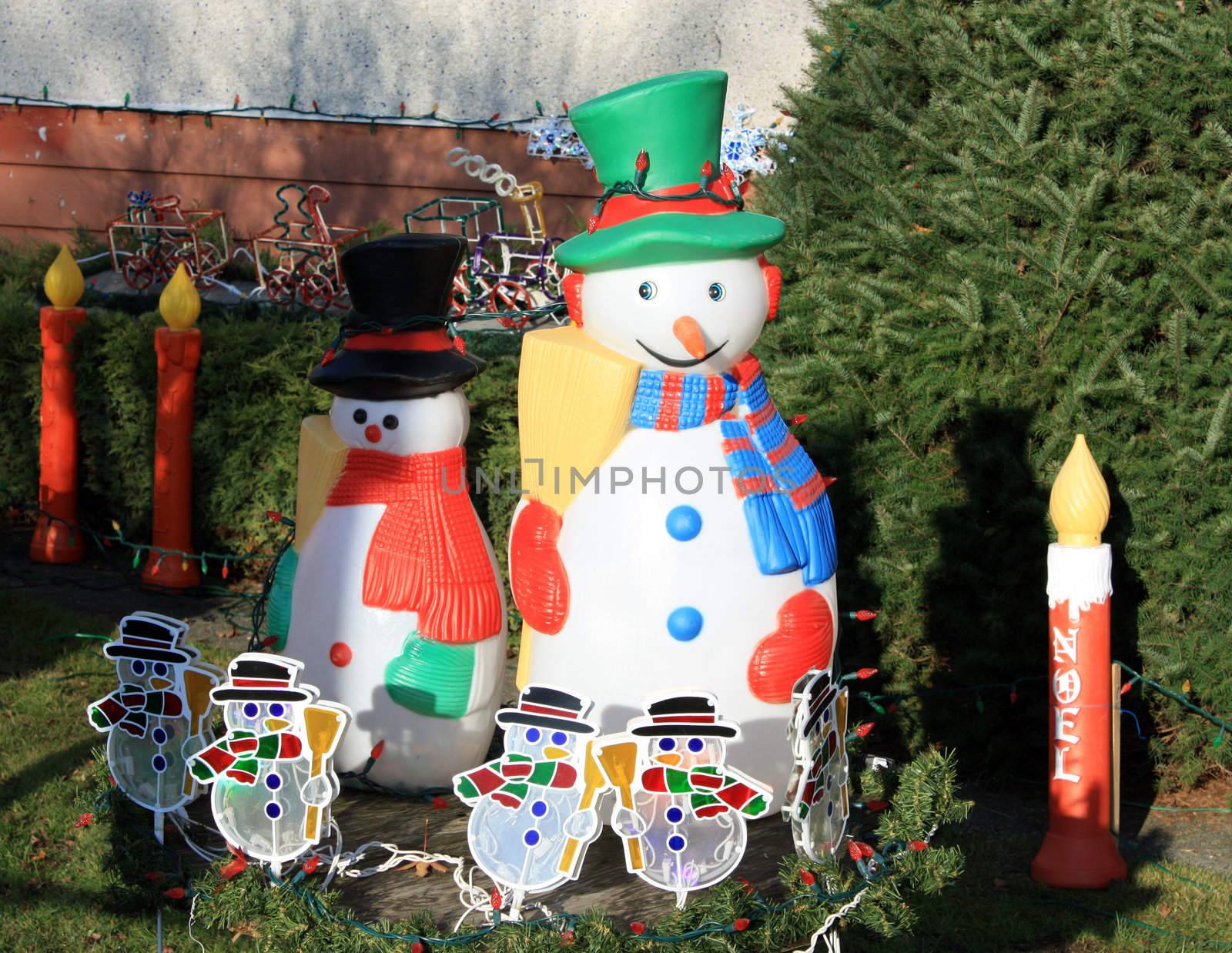 Outdoor Christmas Decorations by mmgphoto