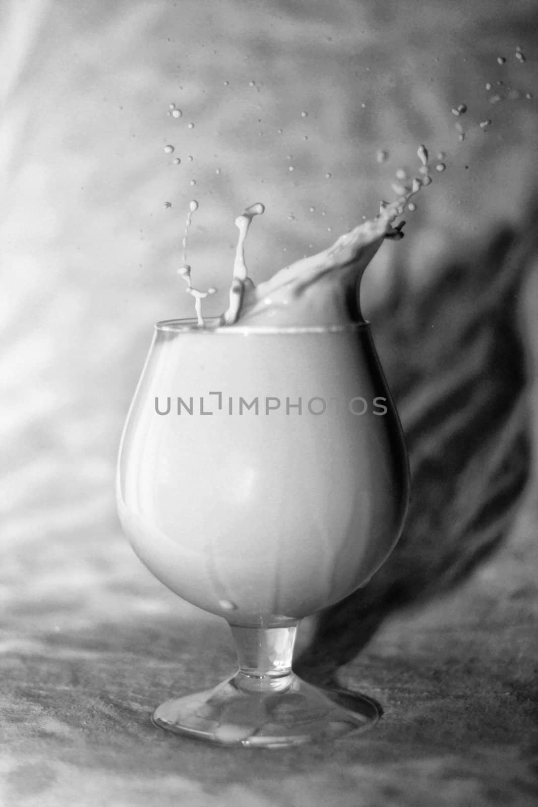 Milk glass by KadunmatriX