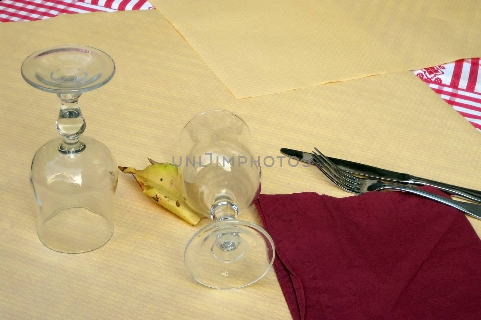 Openair restaurant wineglasses background by mulden