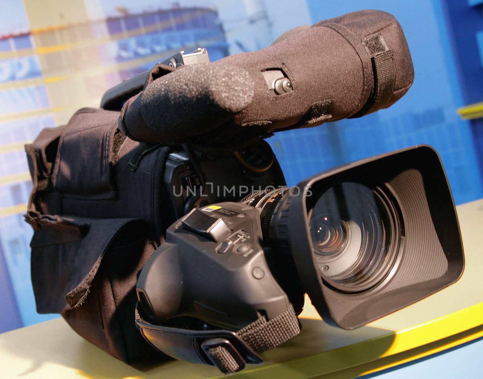 Professional digital video camera by KadunmatriX