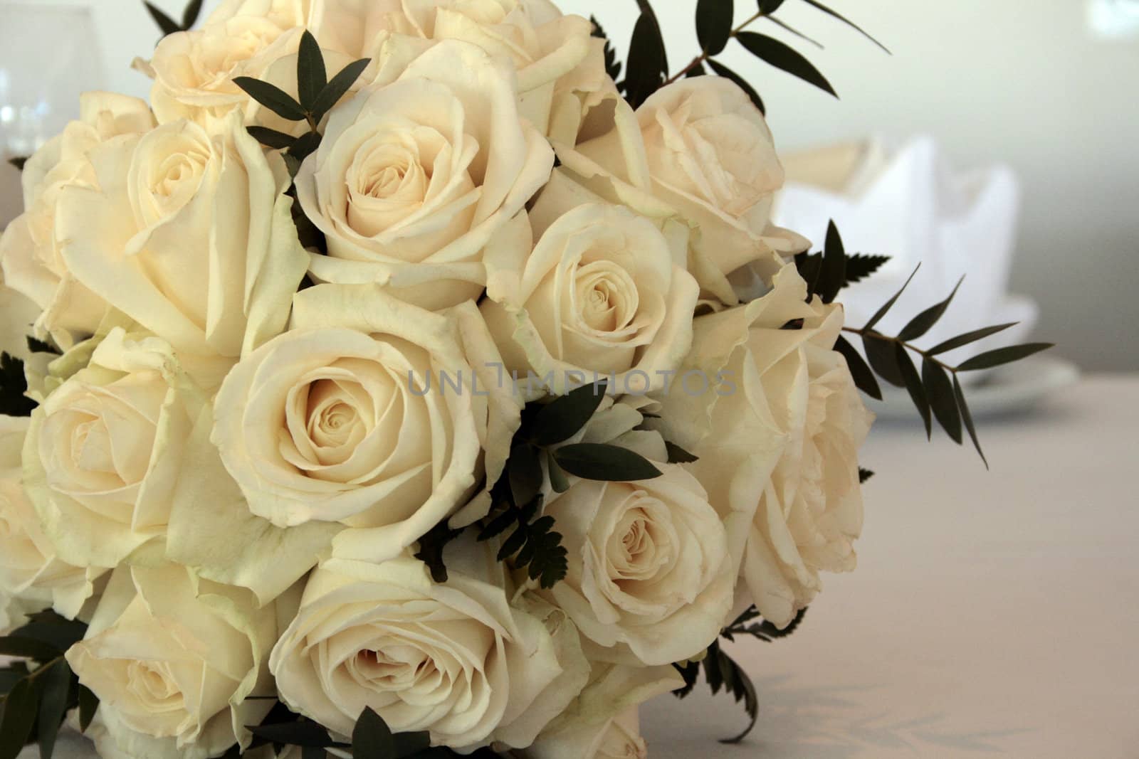 white wedding bouquet by sigthrudur
