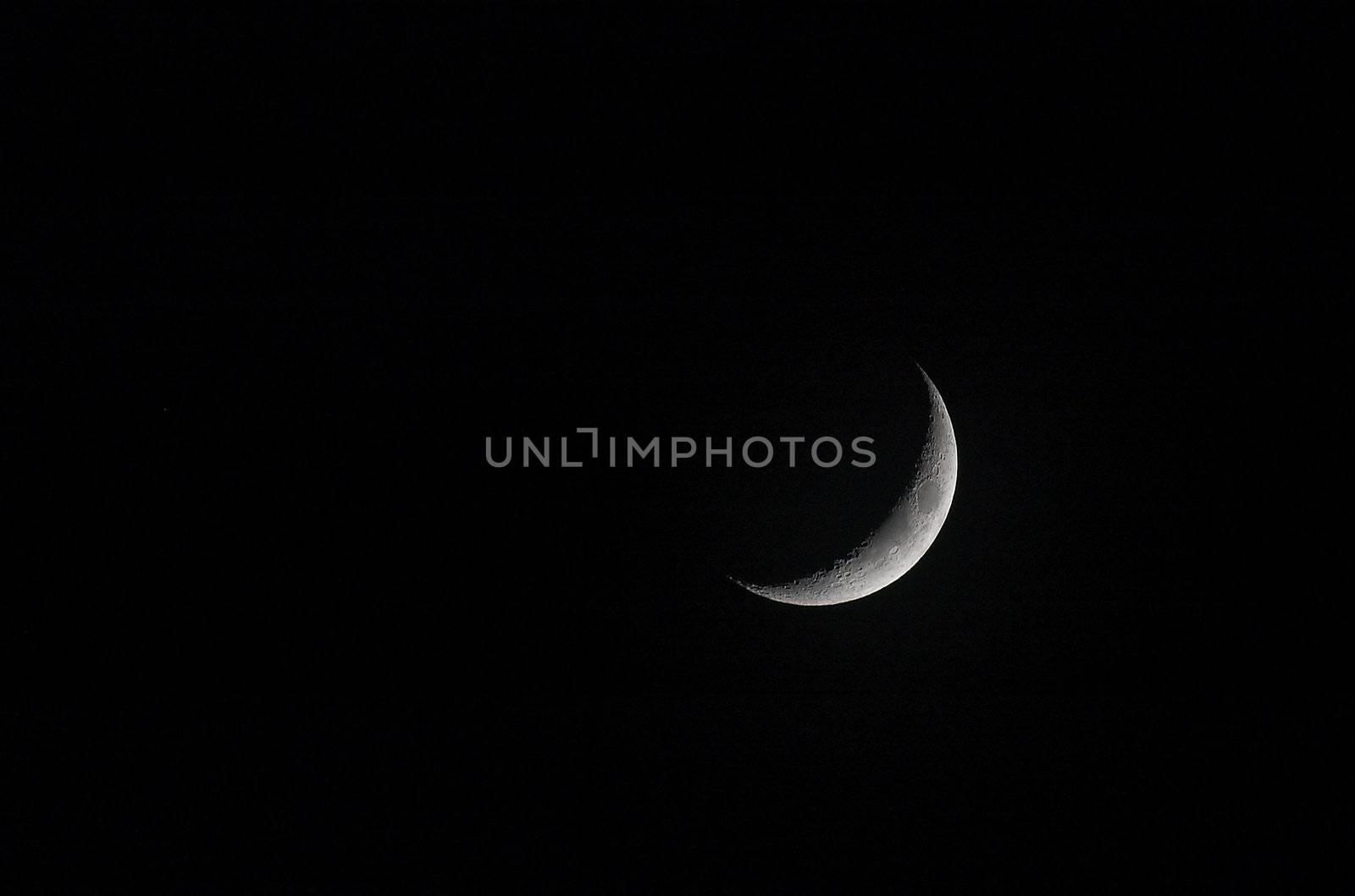 Crescent moon by photopierre