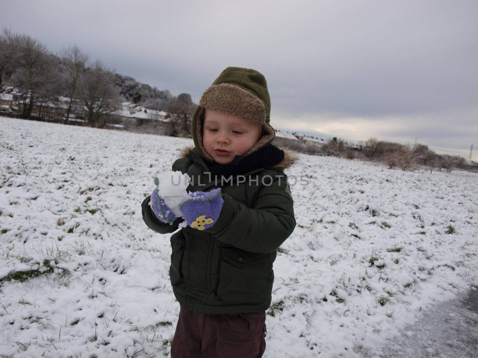 child playing on the snow by lulu2626