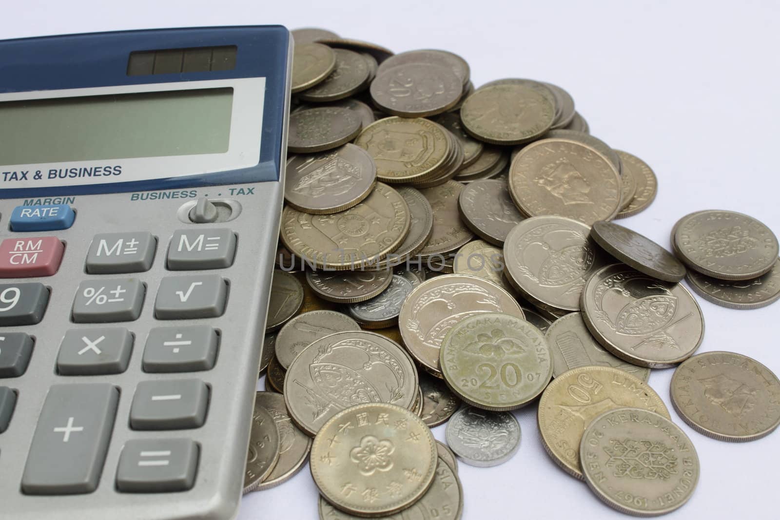 Calculating coins with aid of pocket calculator