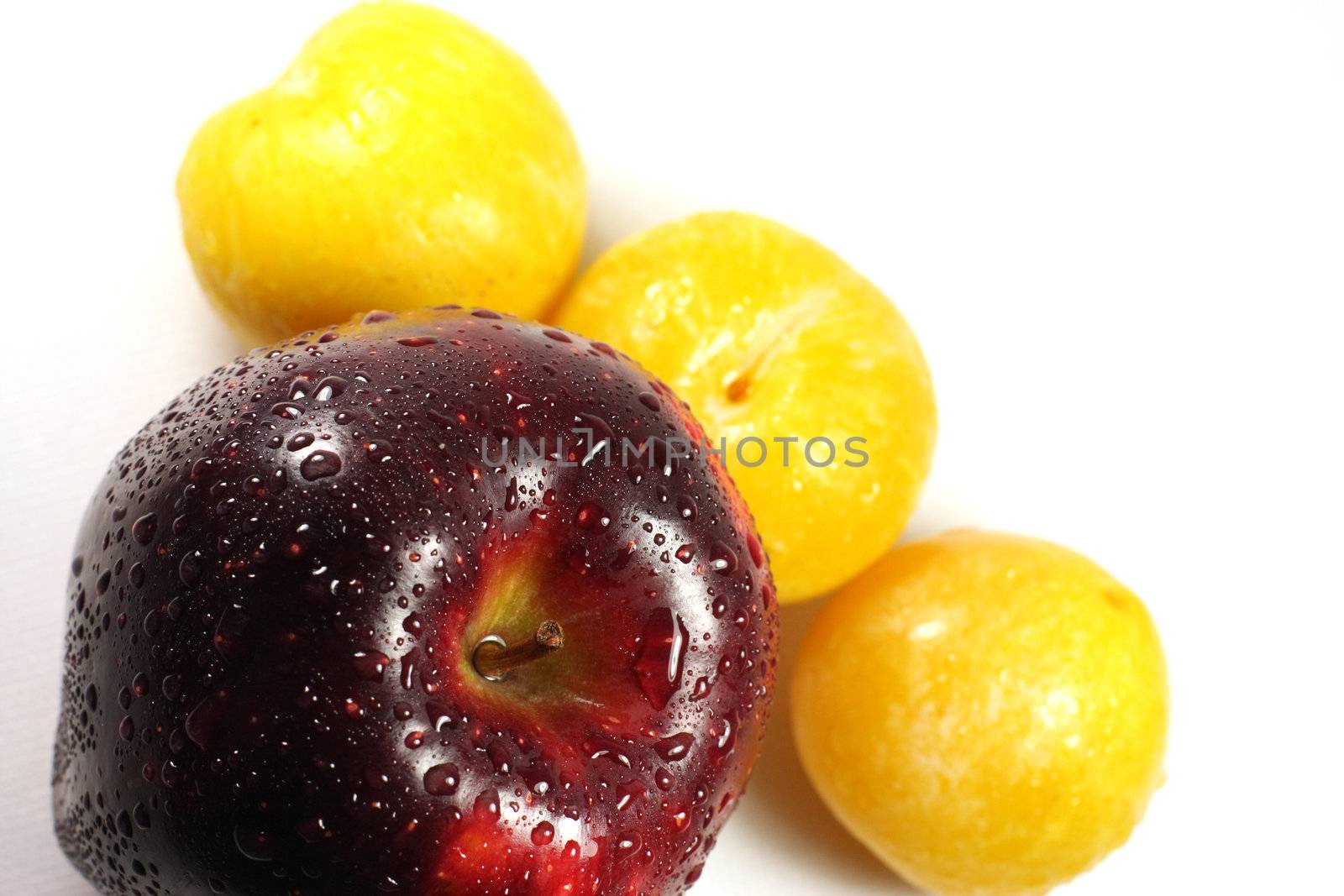 apple, plum, fruit, vitamins, meal, food, yellow, red, a, still-life, a, drop, wet.
