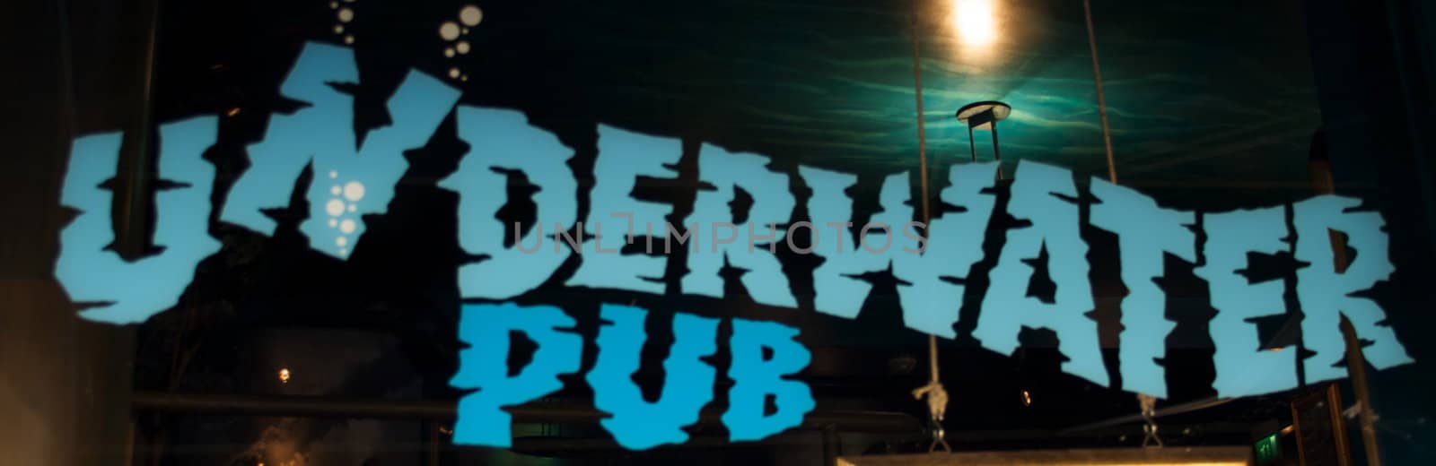 The logo to the pub Underwater in Oslo. They have live opera twice a week.