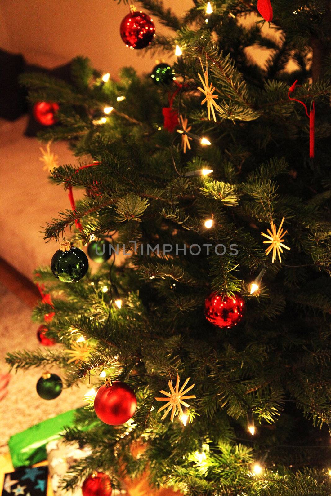 A festively decorated Christmas tree by Farina6000