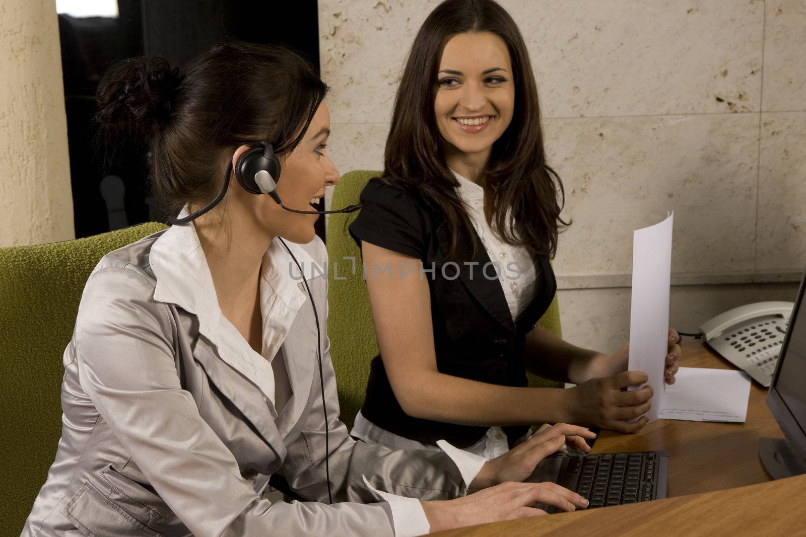 Two woman working in the office
How can I hel you?