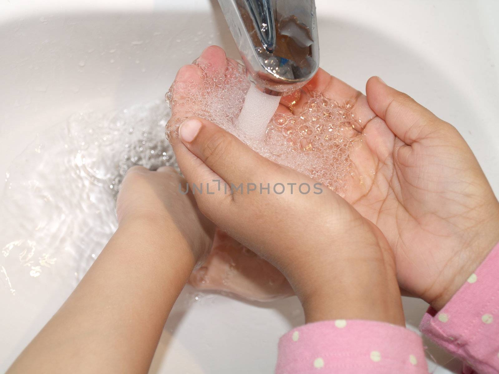 kids washing by viviolsen