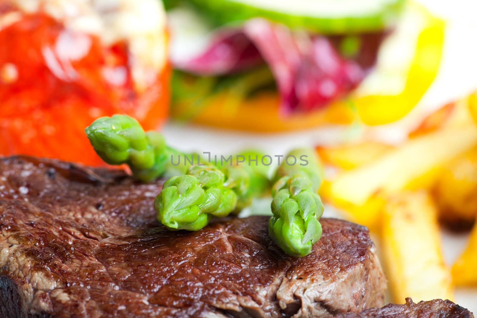 grilled steak with green asparagus