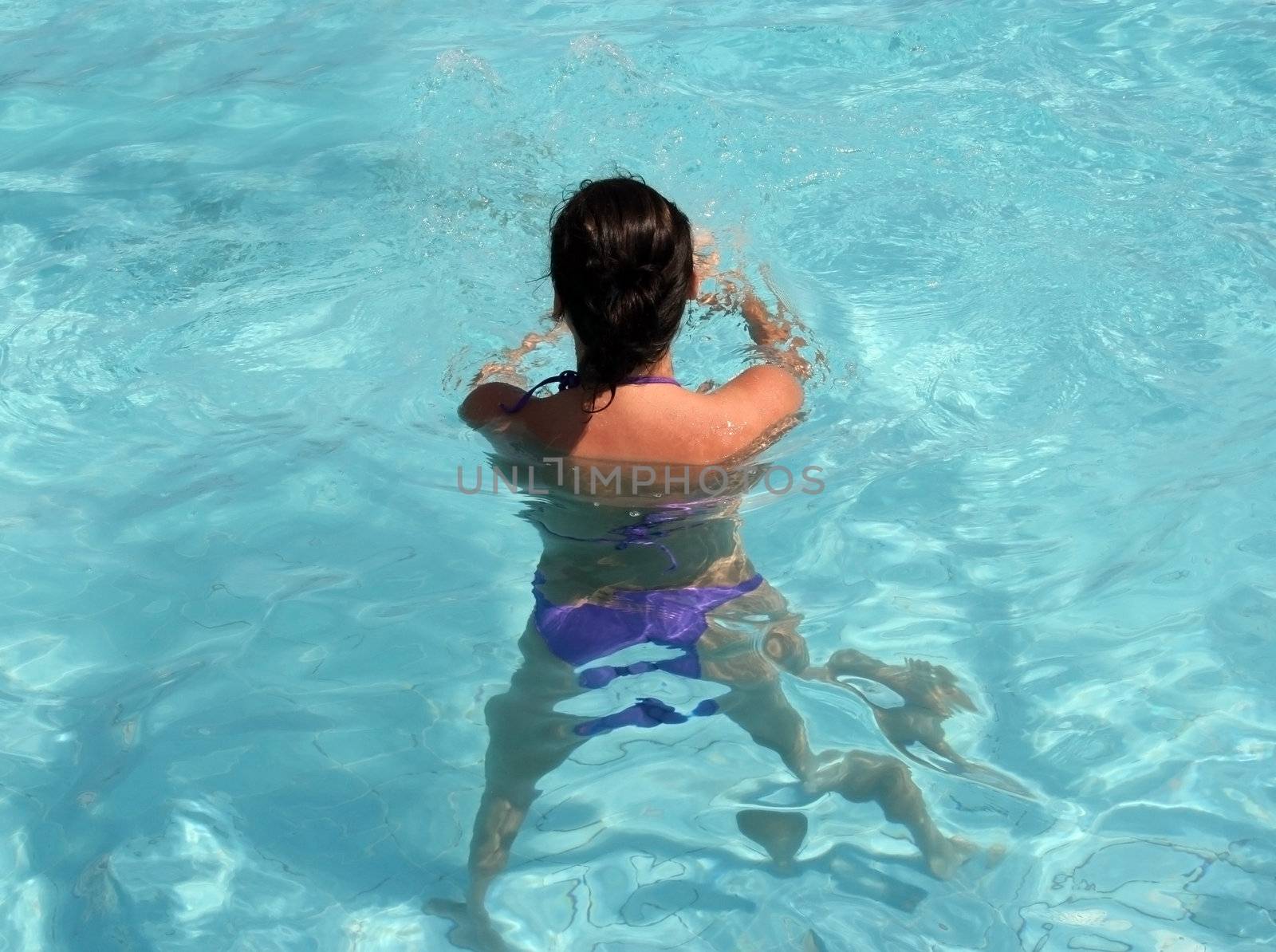 The girl in pool, aerobics in water