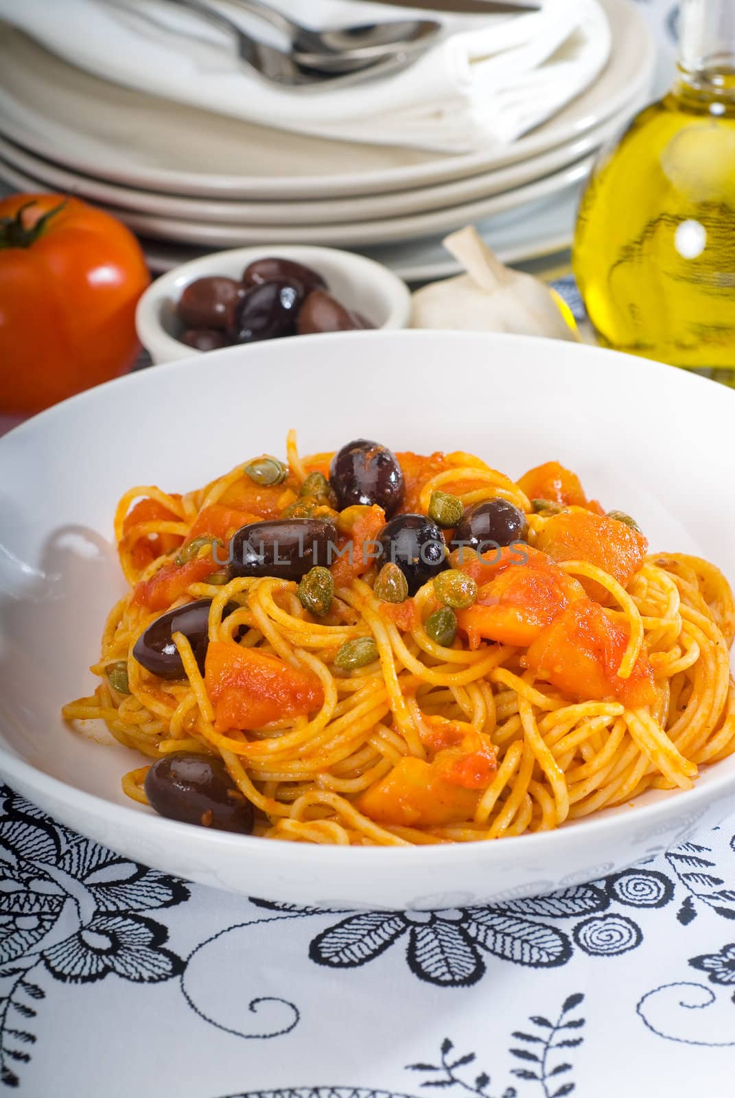 spaghetti pasta puttanesca by keko64