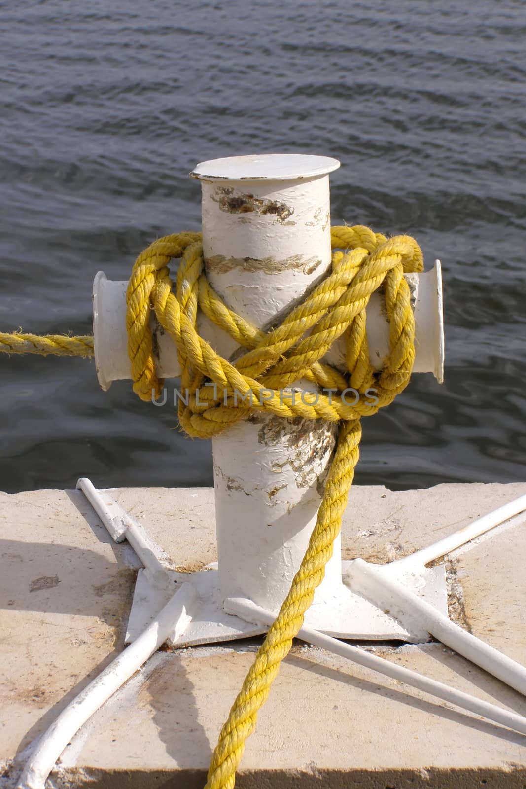 yellow rope on the bollard