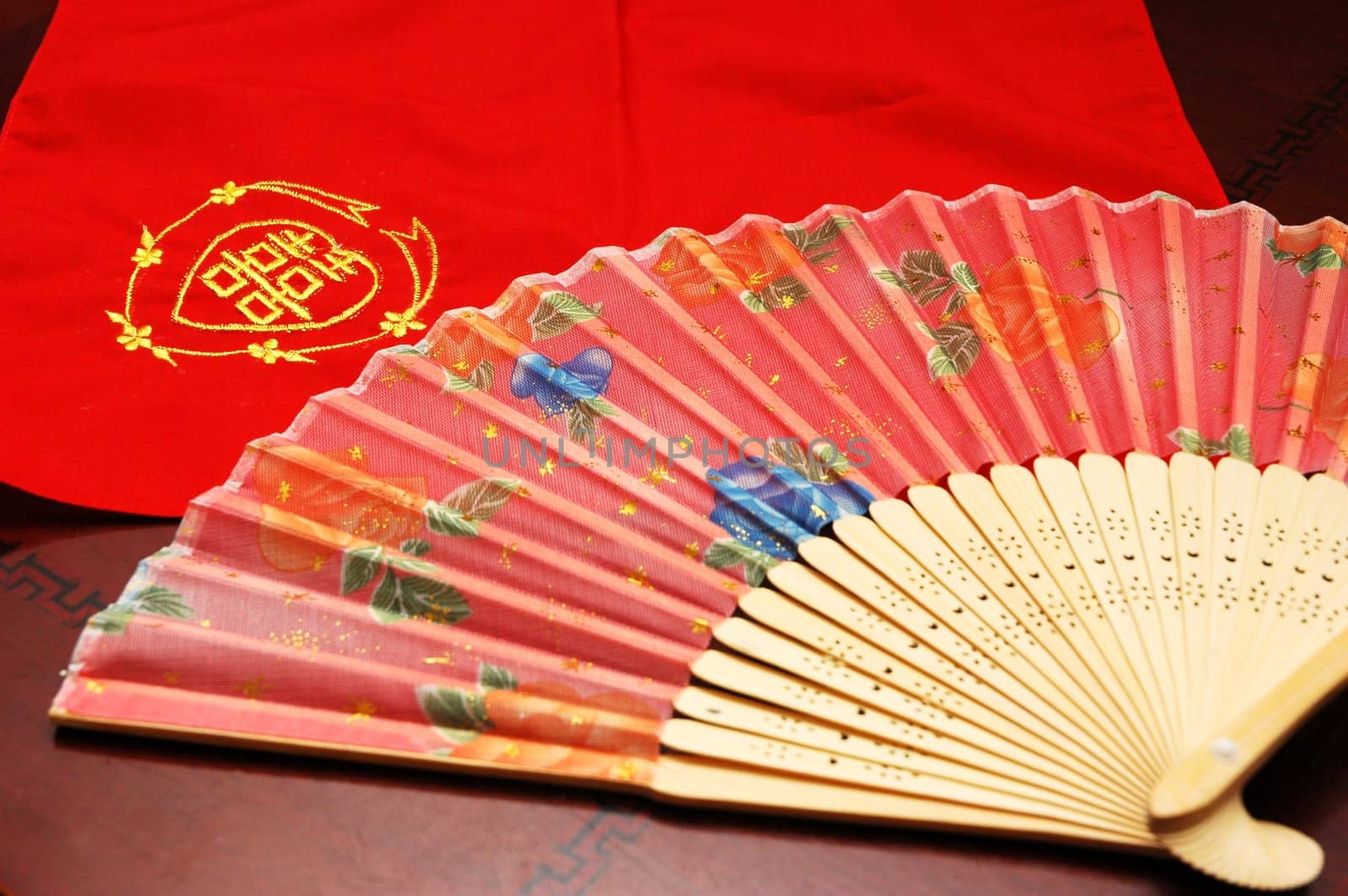 Oriental fan and handkerchief by khwi