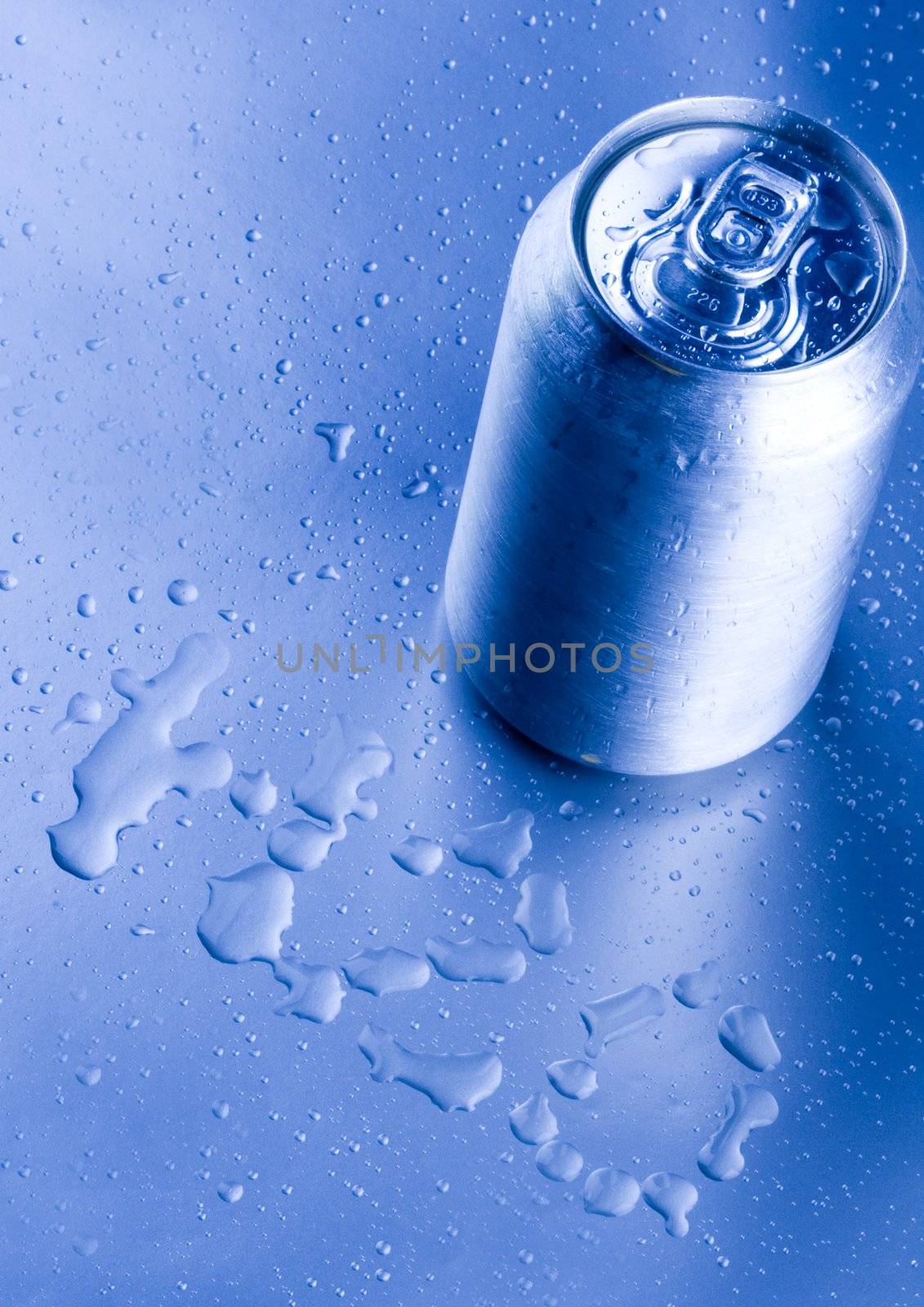 Silver tin with water. Around a lot of water droplets