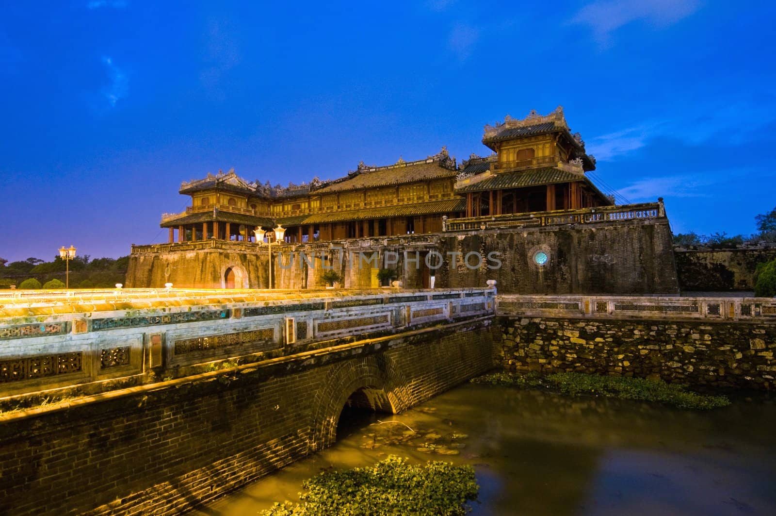 Cau Trung Dao, the entrance to the Hue Royal palace