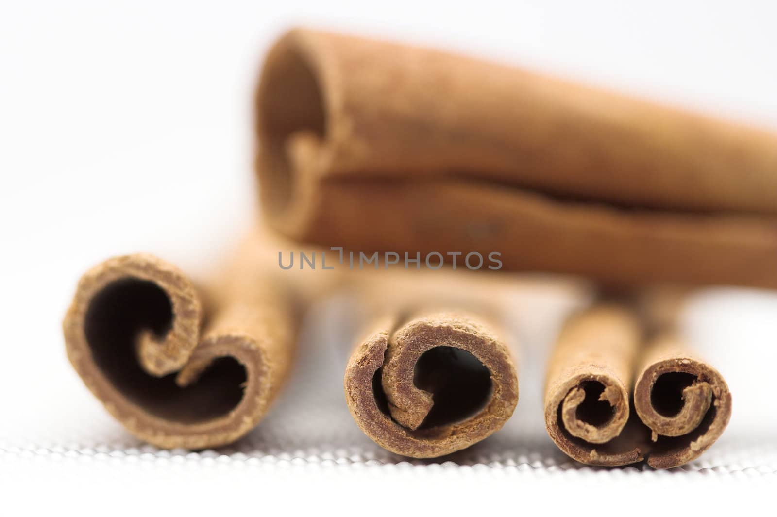  cinnamon sticks by alexkosev