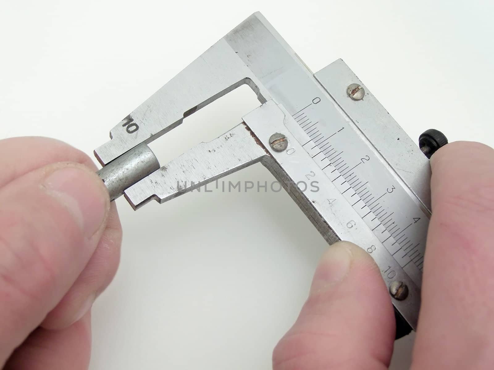The metal calipers tool calibrating 