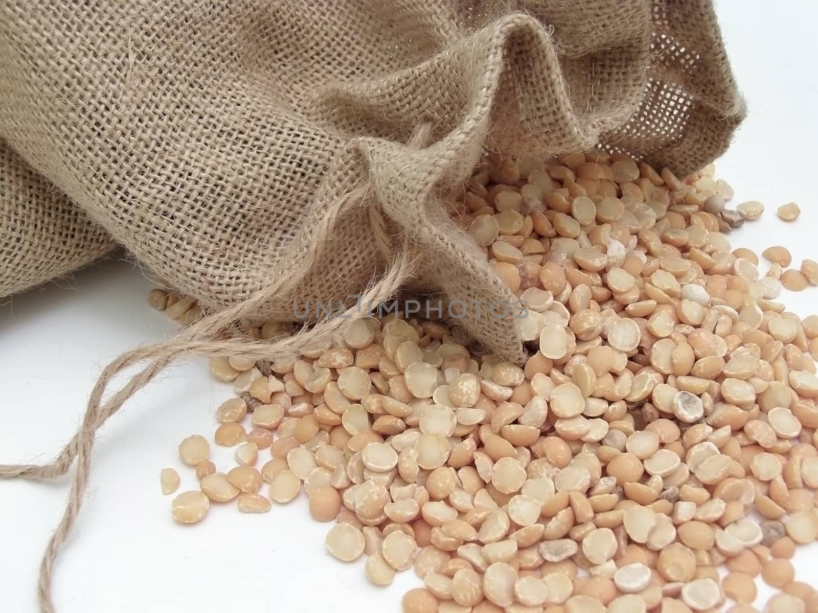 The linen sack with the scatter pea