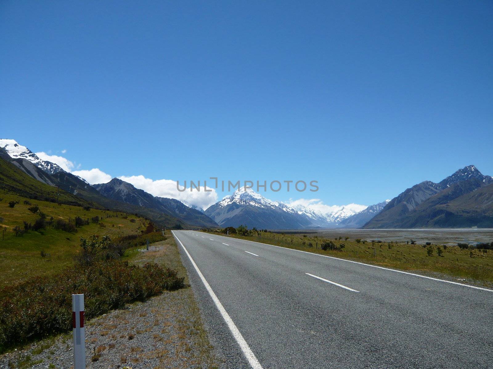 The panoramic route to Mt Cook in the southern alps