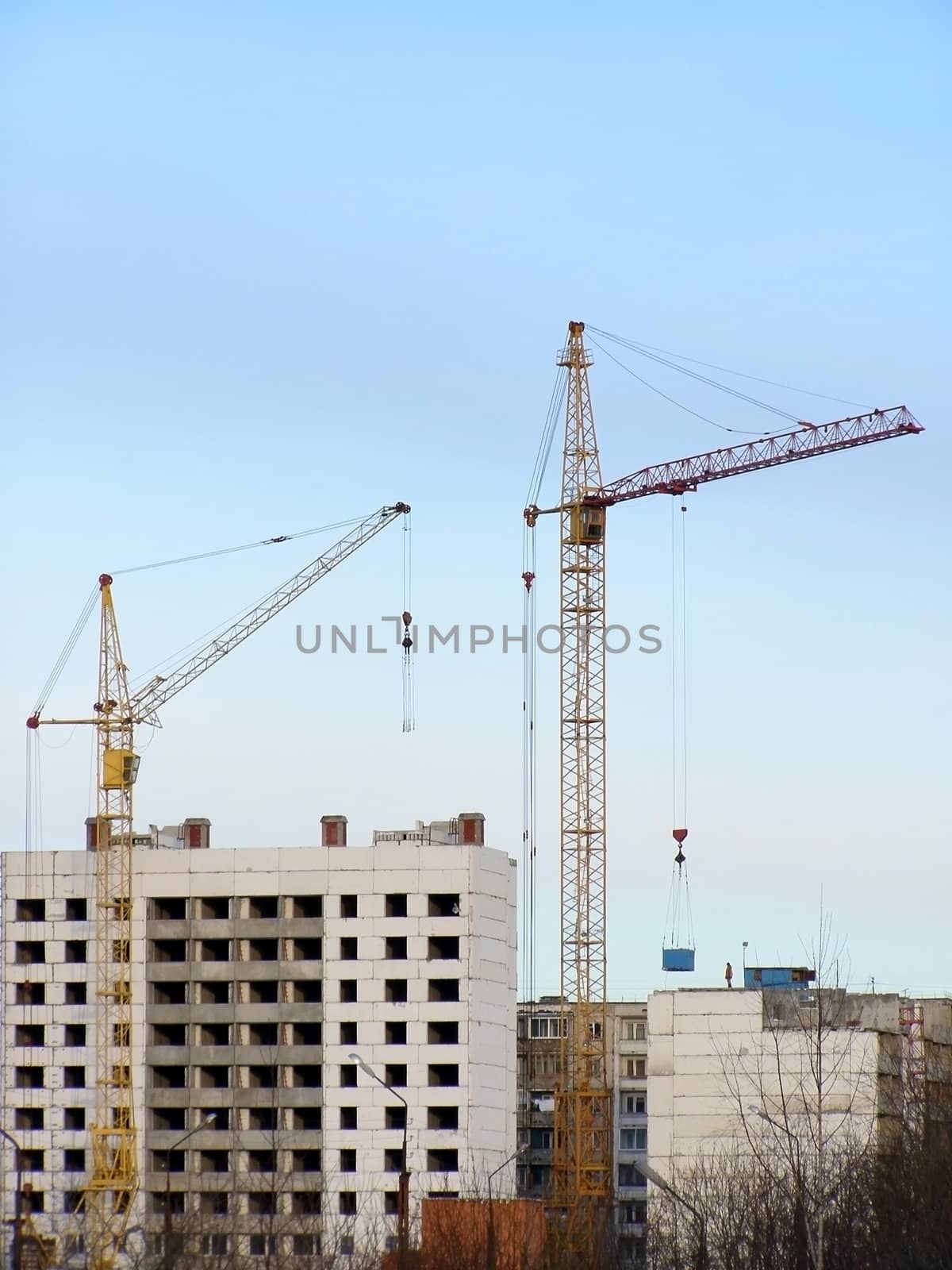 Buildings and cranes in the growth part of town
