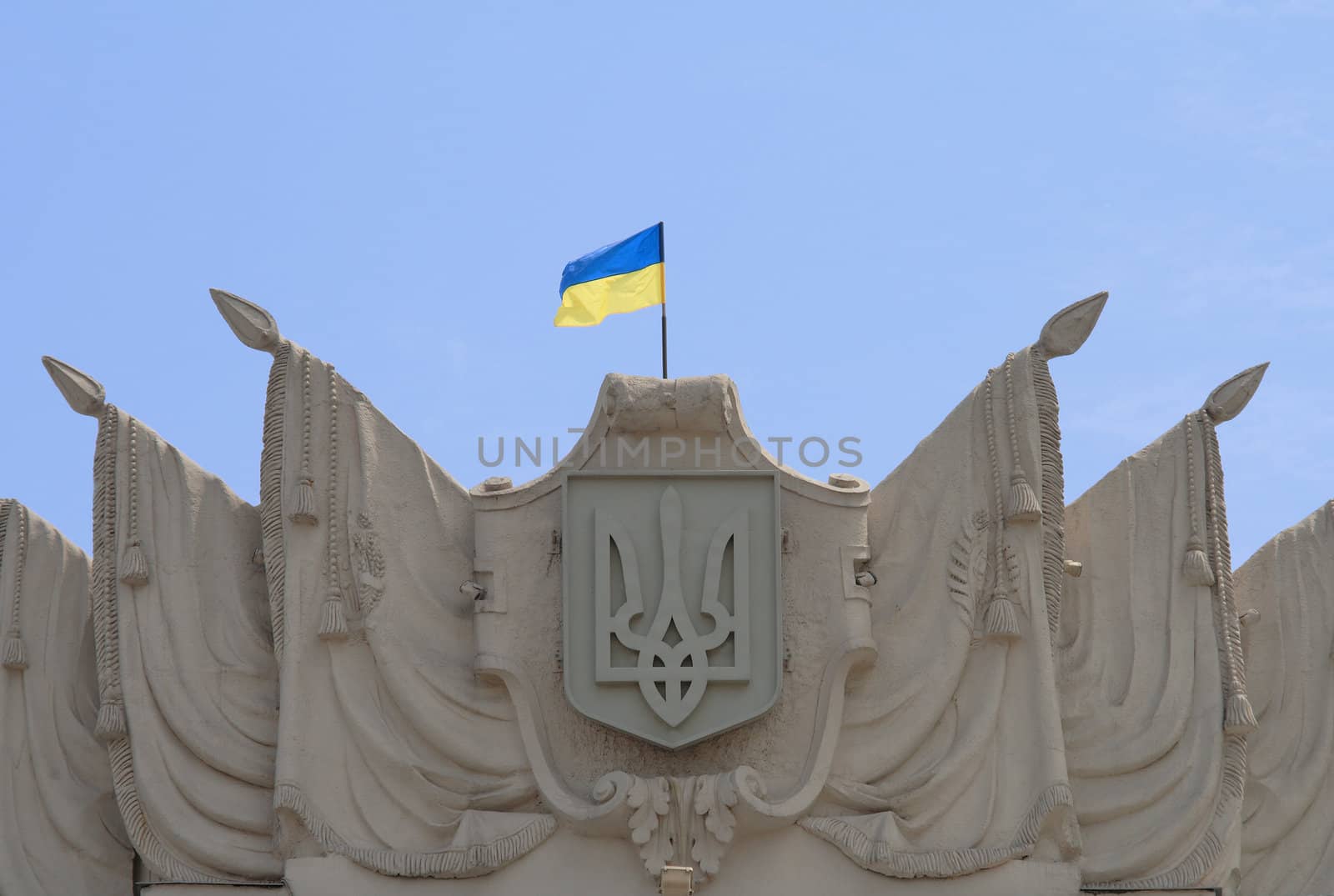 ukrainian national symbols; flag and trizub
