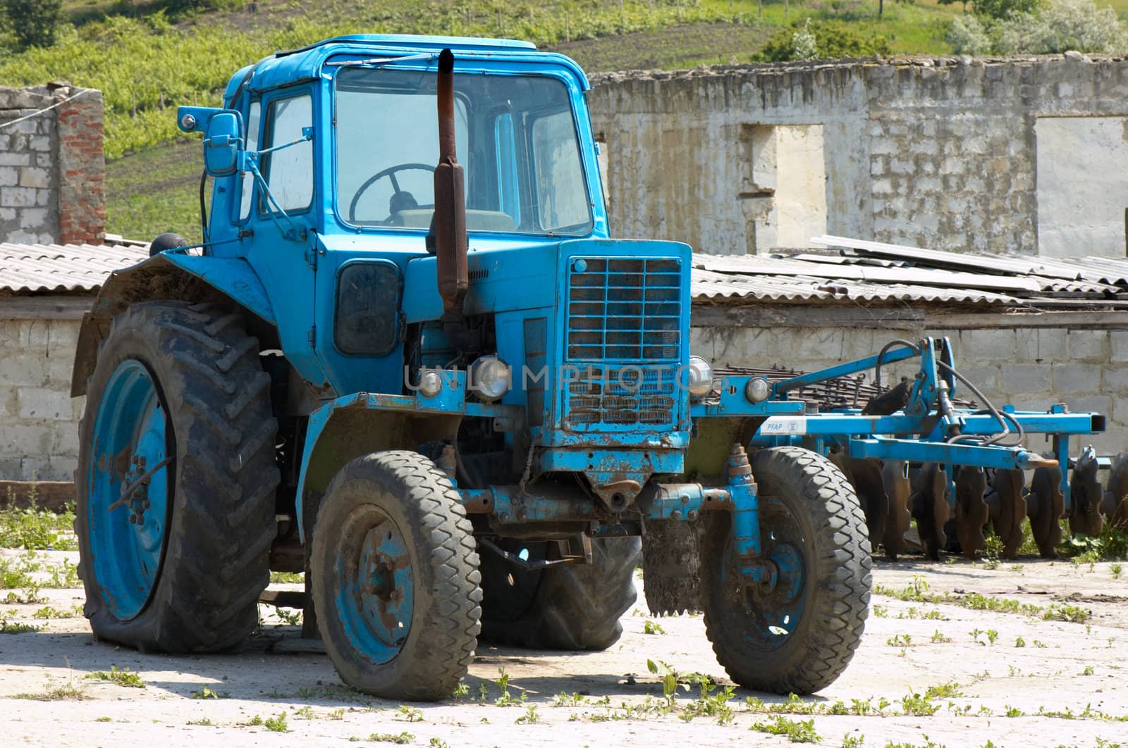 old fashoned agricultural tractor, dusty and rusty