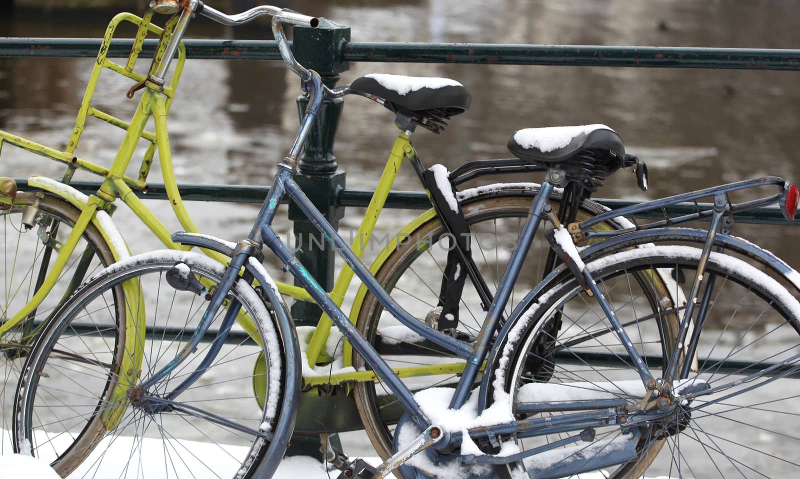 Bikes in amsterdam by oscarcwilliams