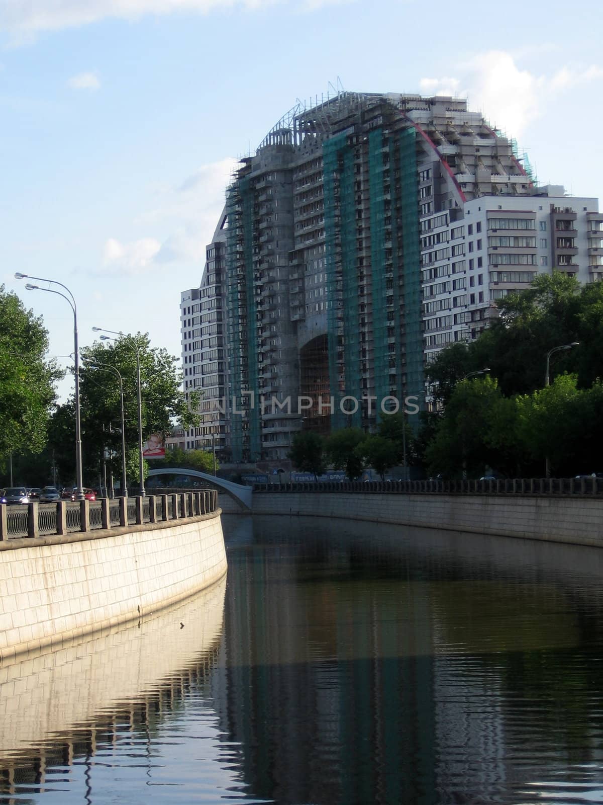 Beautiful new round house with river in front