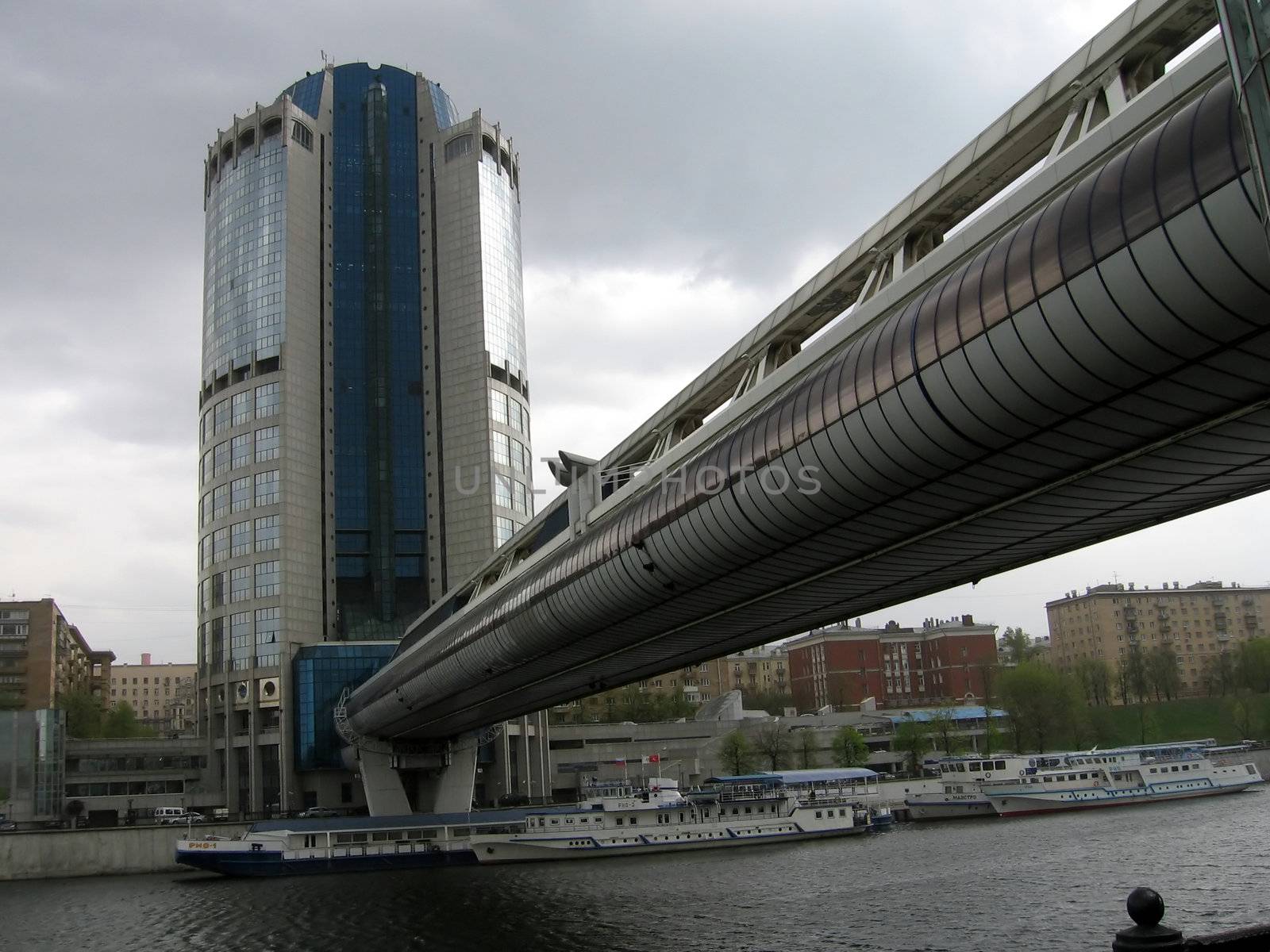 The bridge named Bagration is under Moscow river
