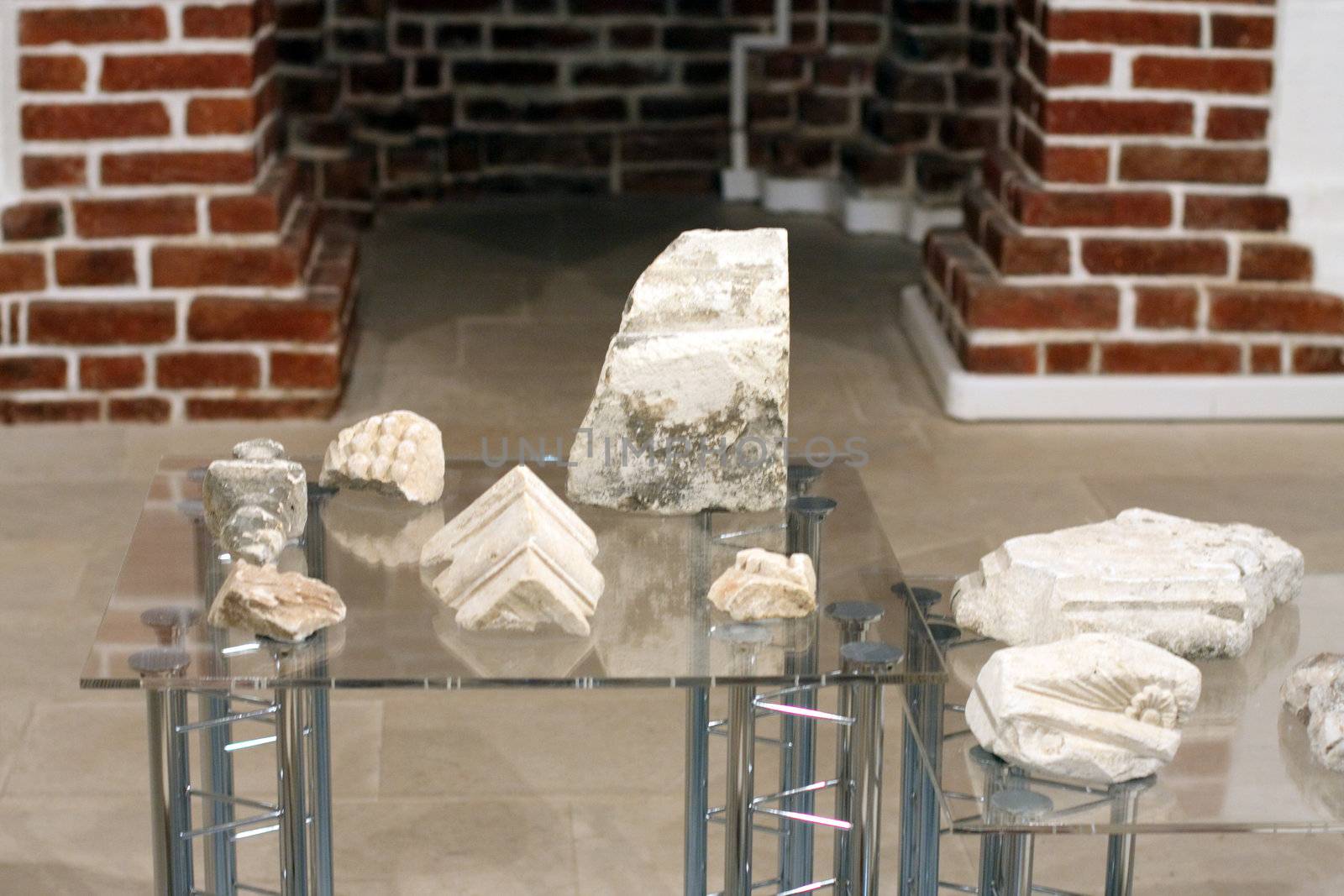 Artefact, find, excavation, a piece, a part, structures, buildings, a brick, glass, a tableg