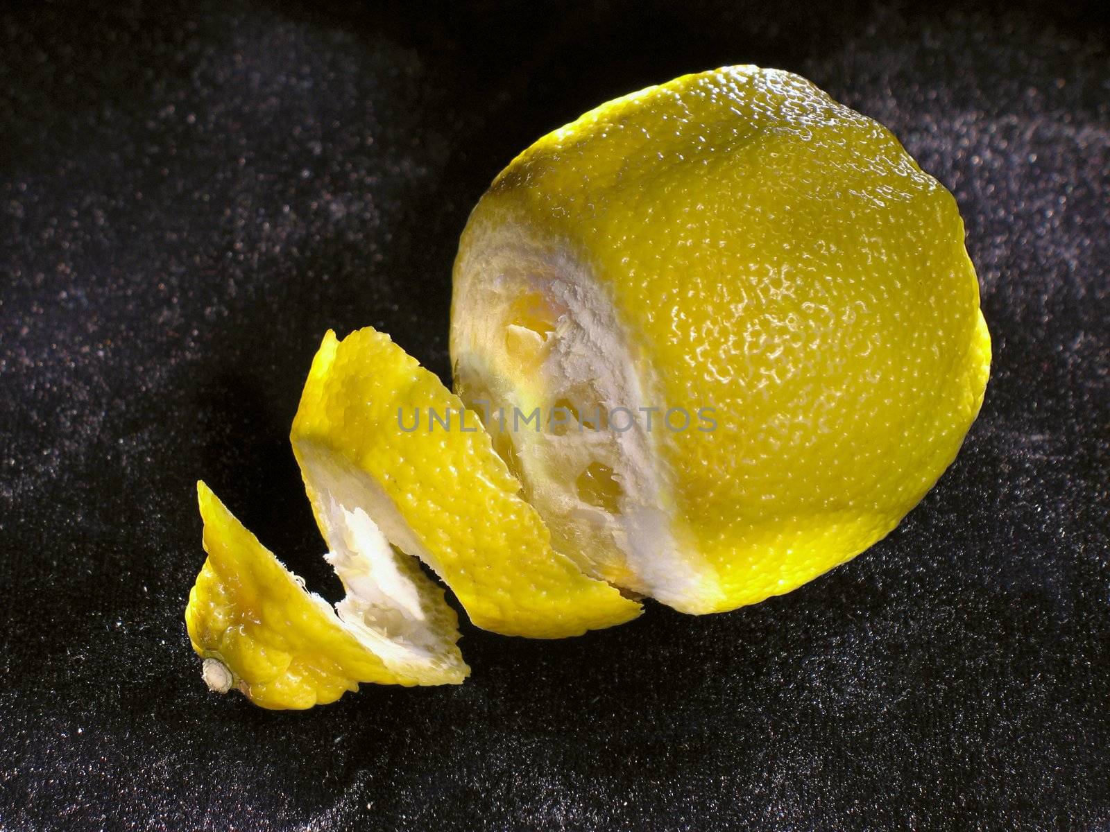 Lemon with purified spiral by rind by Kriblikrabli