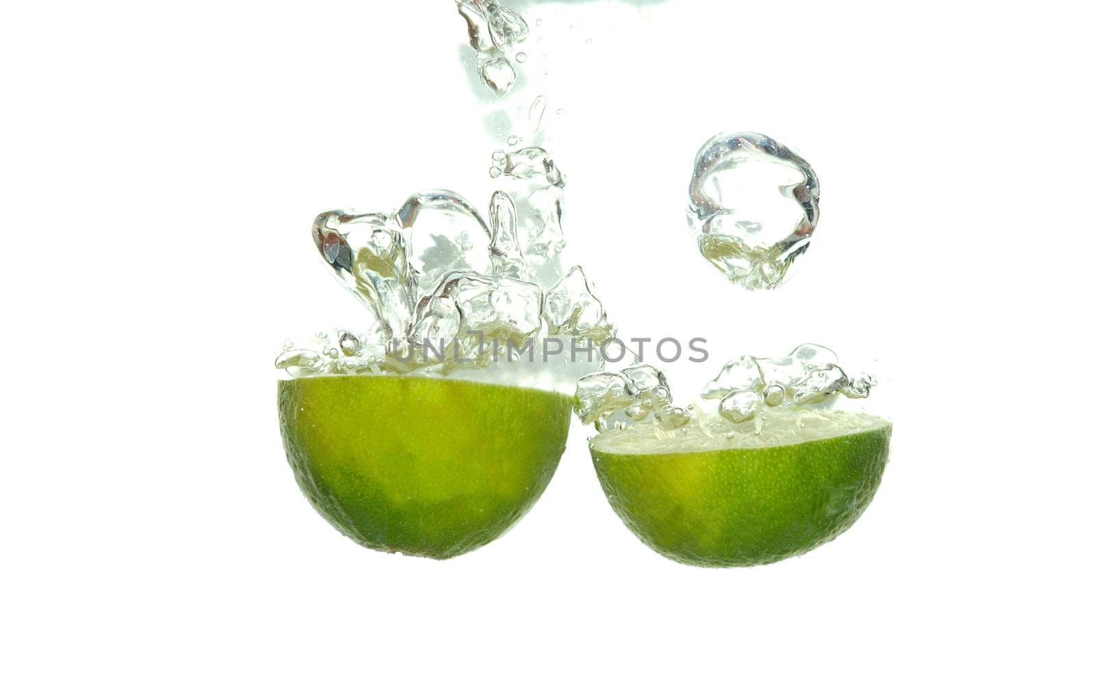 Splash of green lemon to water with bubbles of air