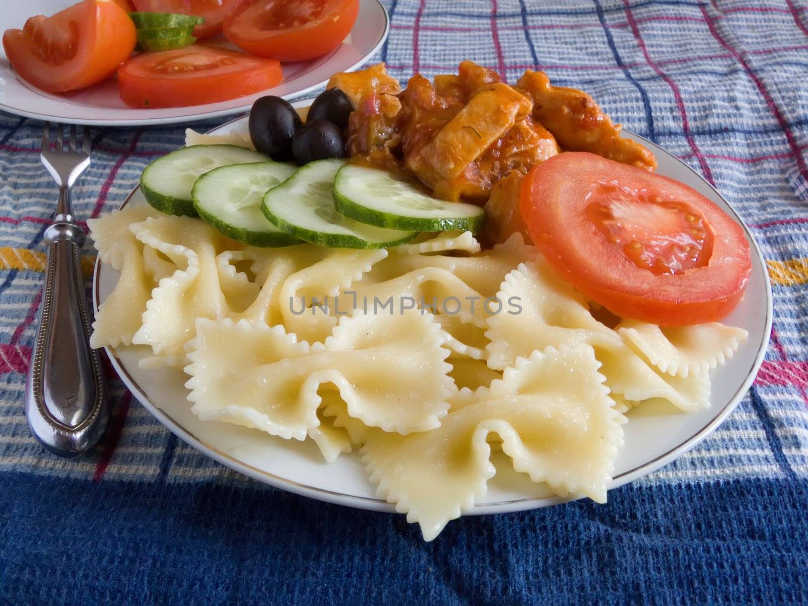 chicken Meat and olive whith macaroni