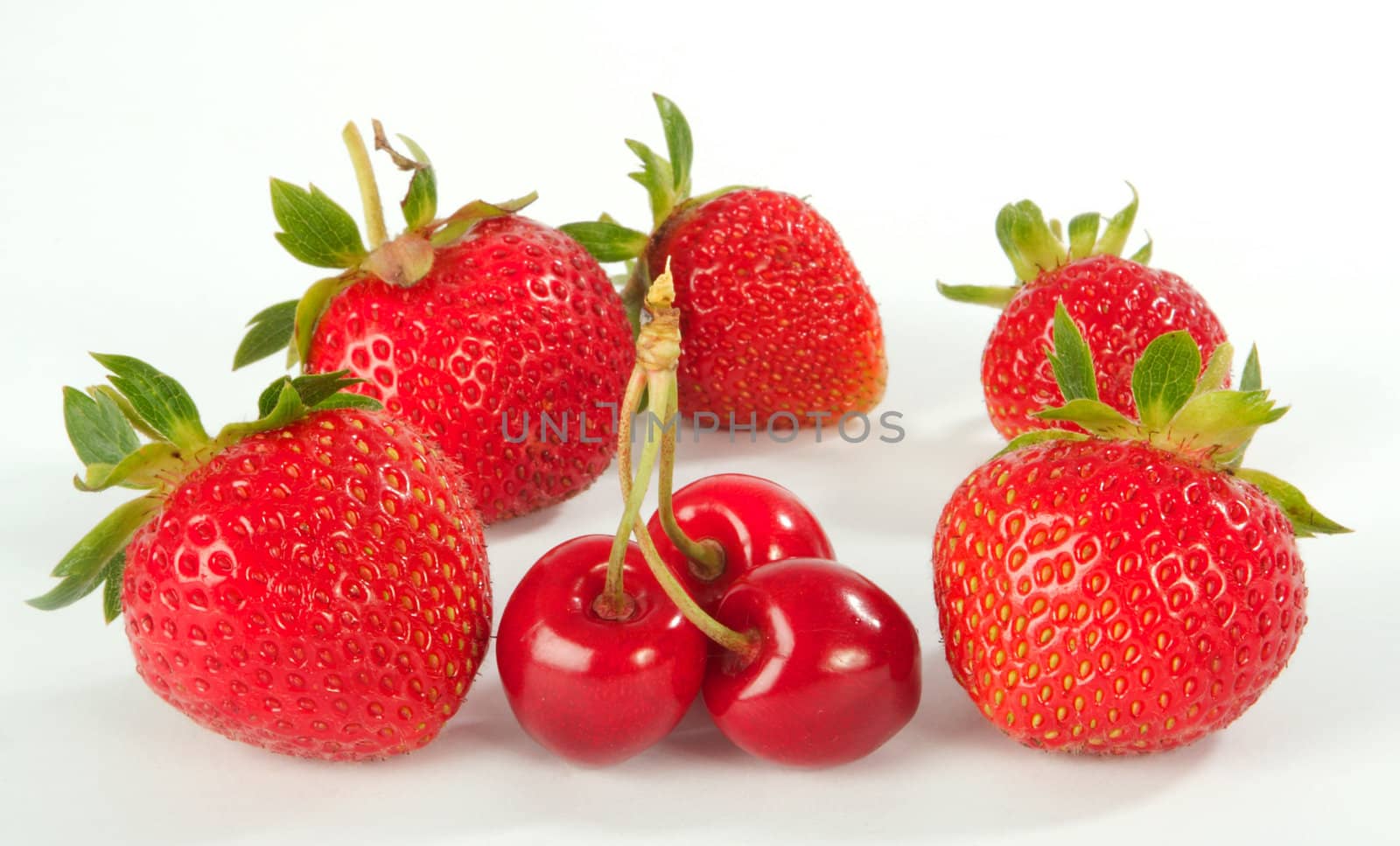strawberry  by Goruppa