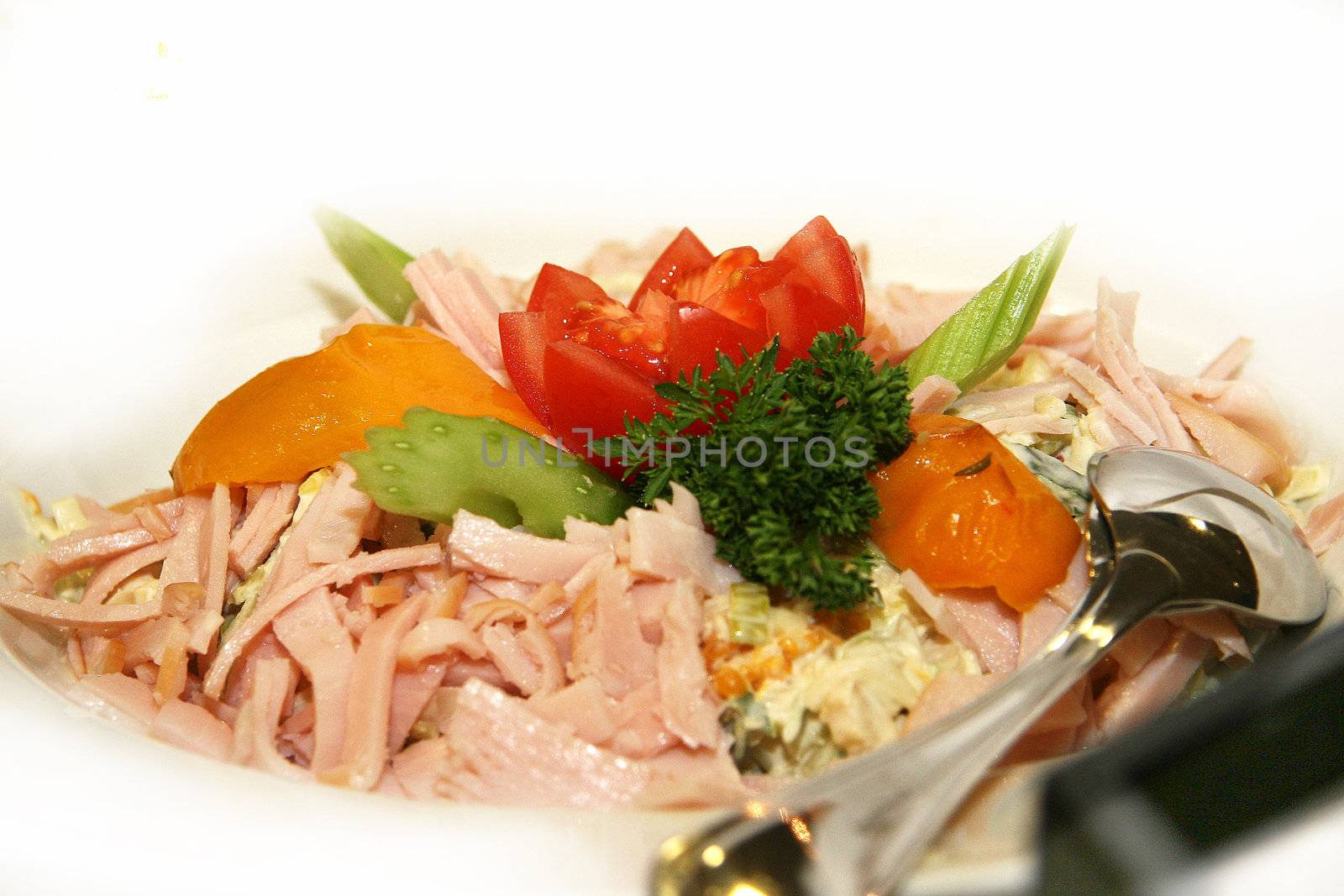 fresh mixed salad with meat, tomato, and kiwi