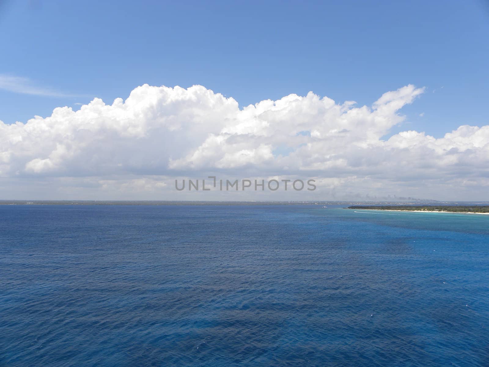      veduduta of a stretch of Caribbean Sea                          