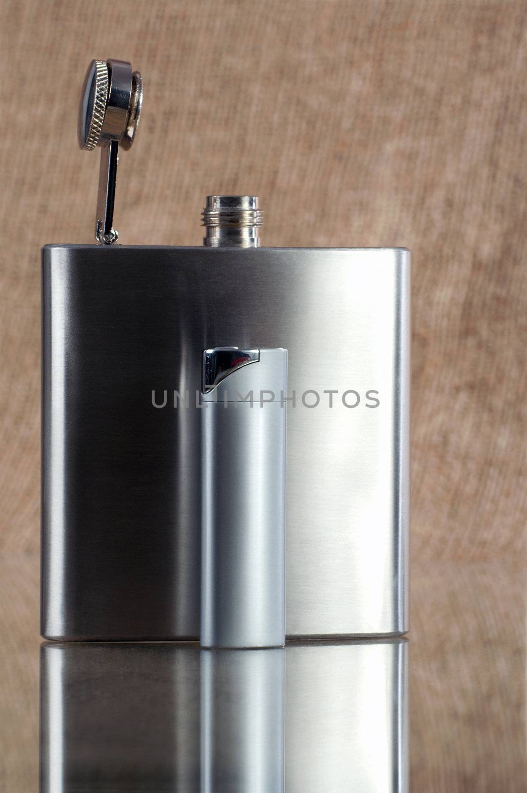 metal flask by Goruppa