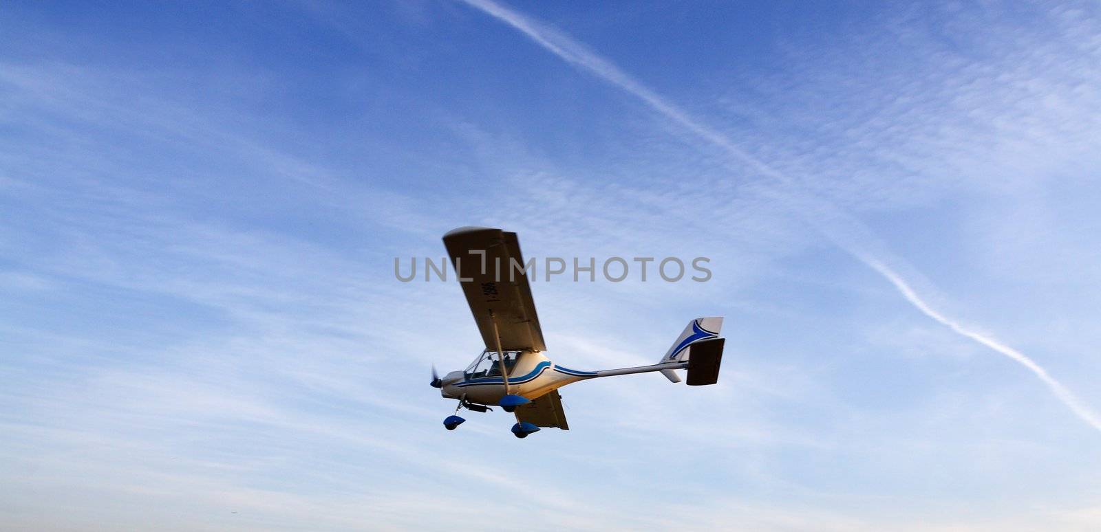 light plane - air show by zeber