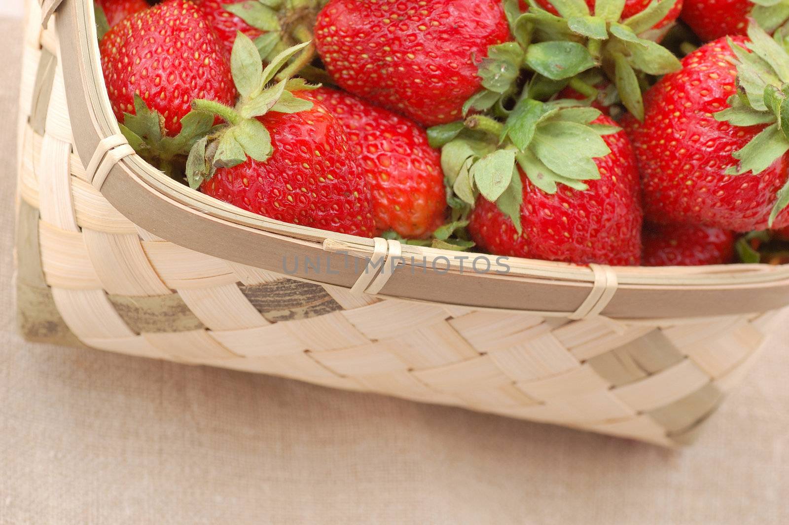 strawberries by pmaks