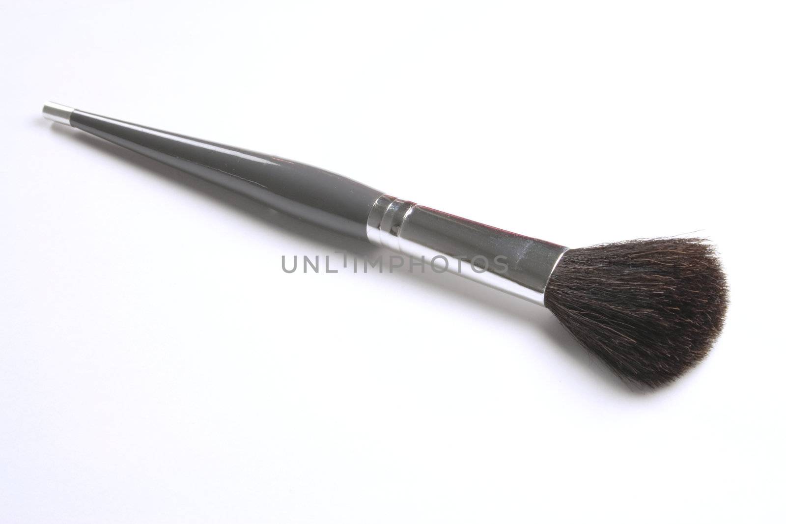 large bristle makeup brush for applying foundation and blusher