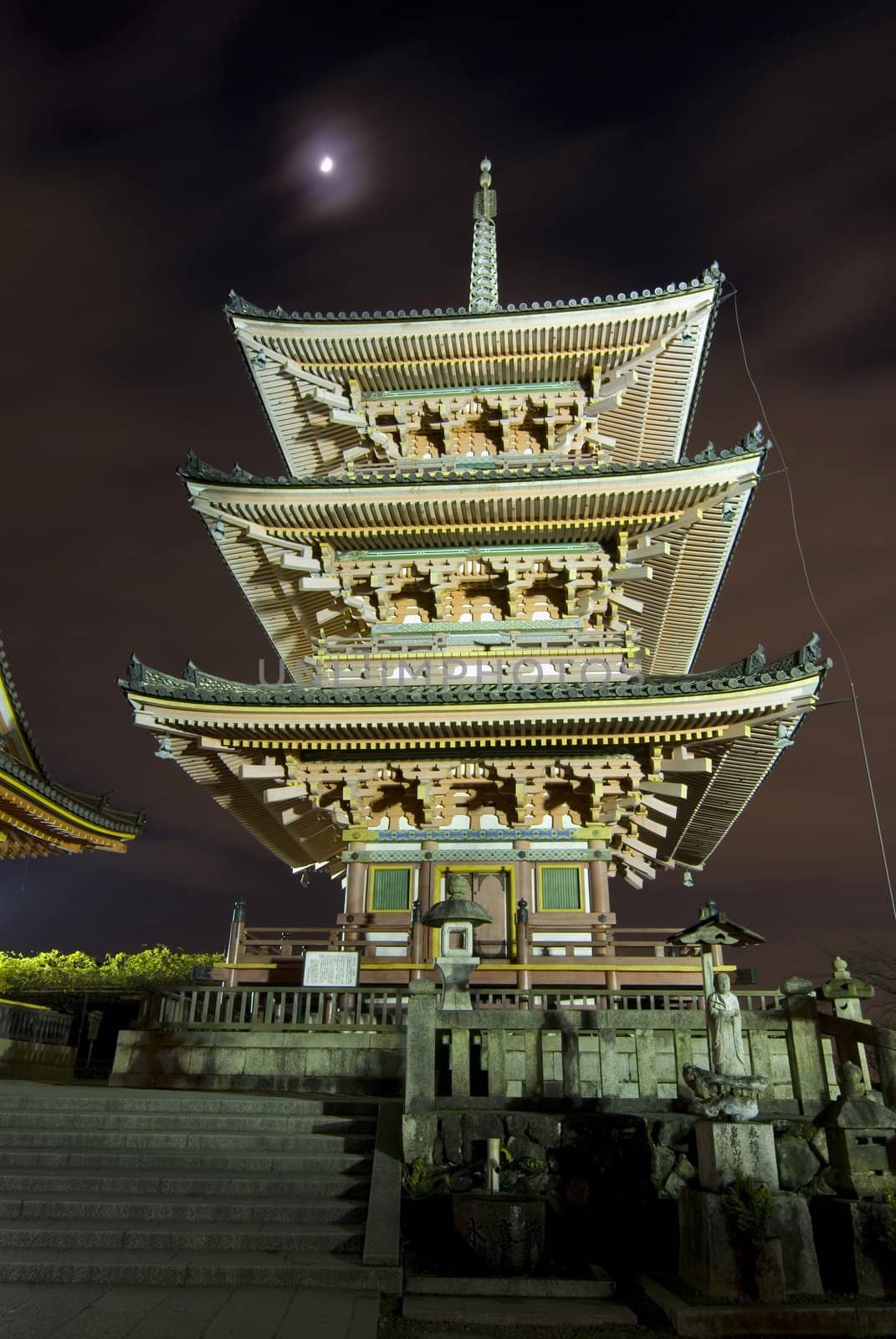Kiyomizudera pagoda by yuriz