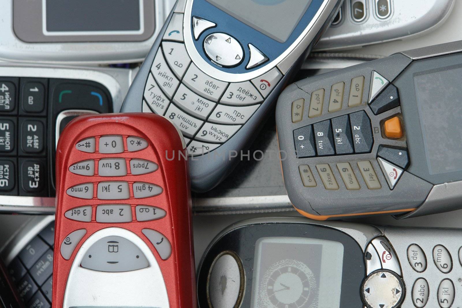 used old GSM Cell phones                               