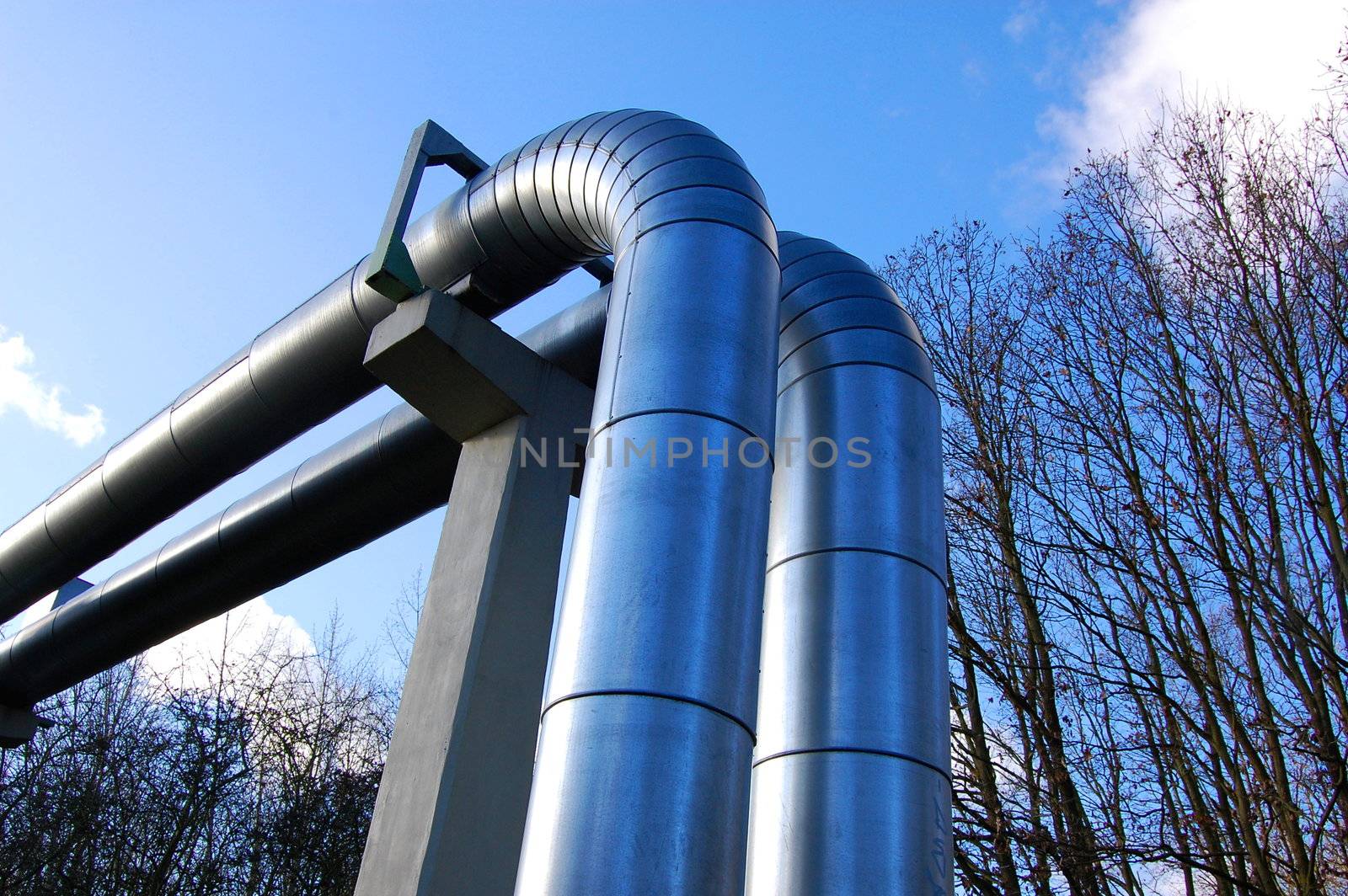 pipes of an industrial oil pipeline for the transport of oil