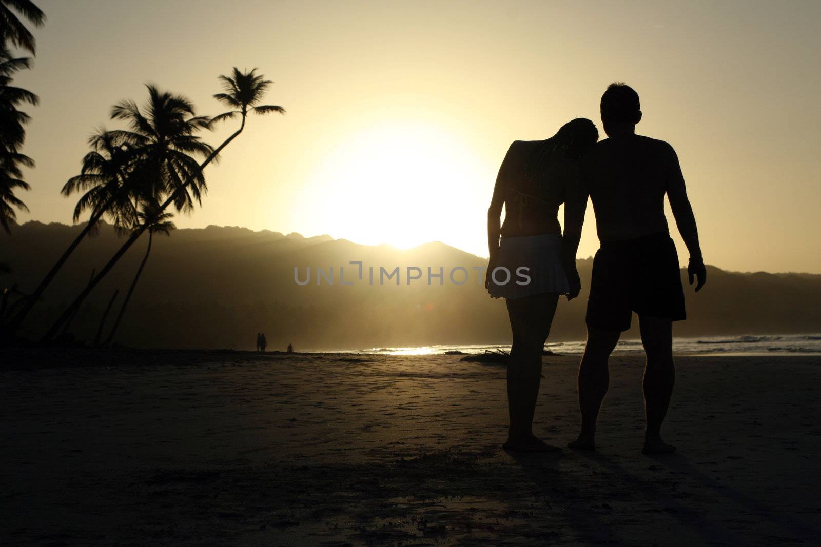 silhouette couple at the beach by marina_foto