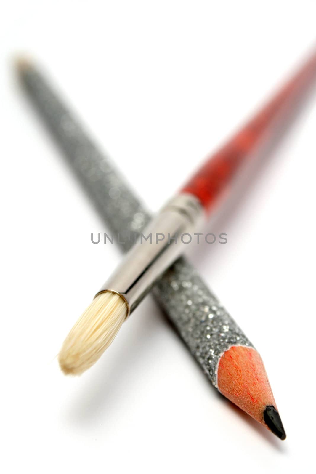 The art brush is crossed with a celebratory brilliant pencil by parrus