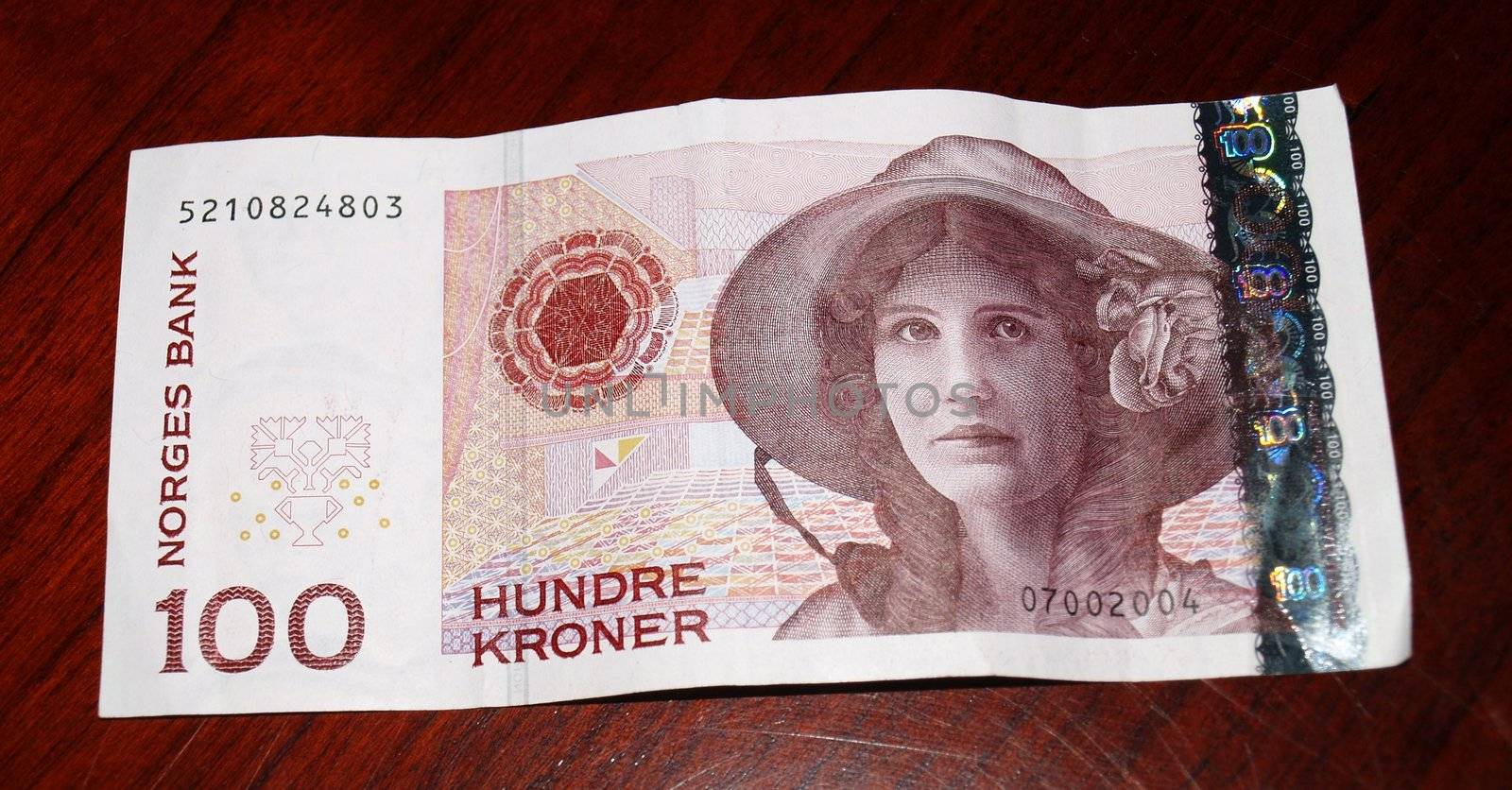 100 norwegian kroner