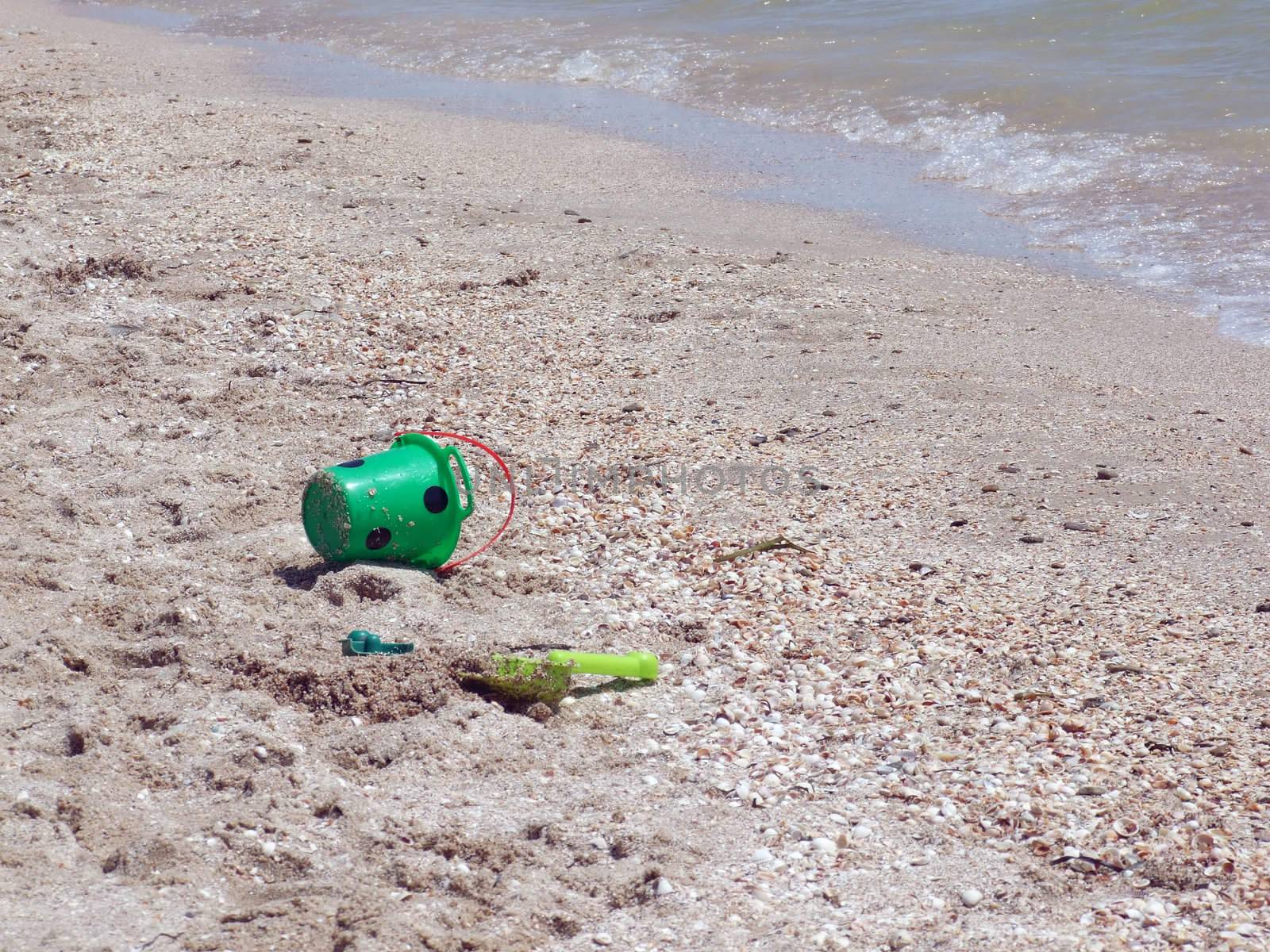 toy bucket and shovel, abandoned at the beach2 by acidgrey