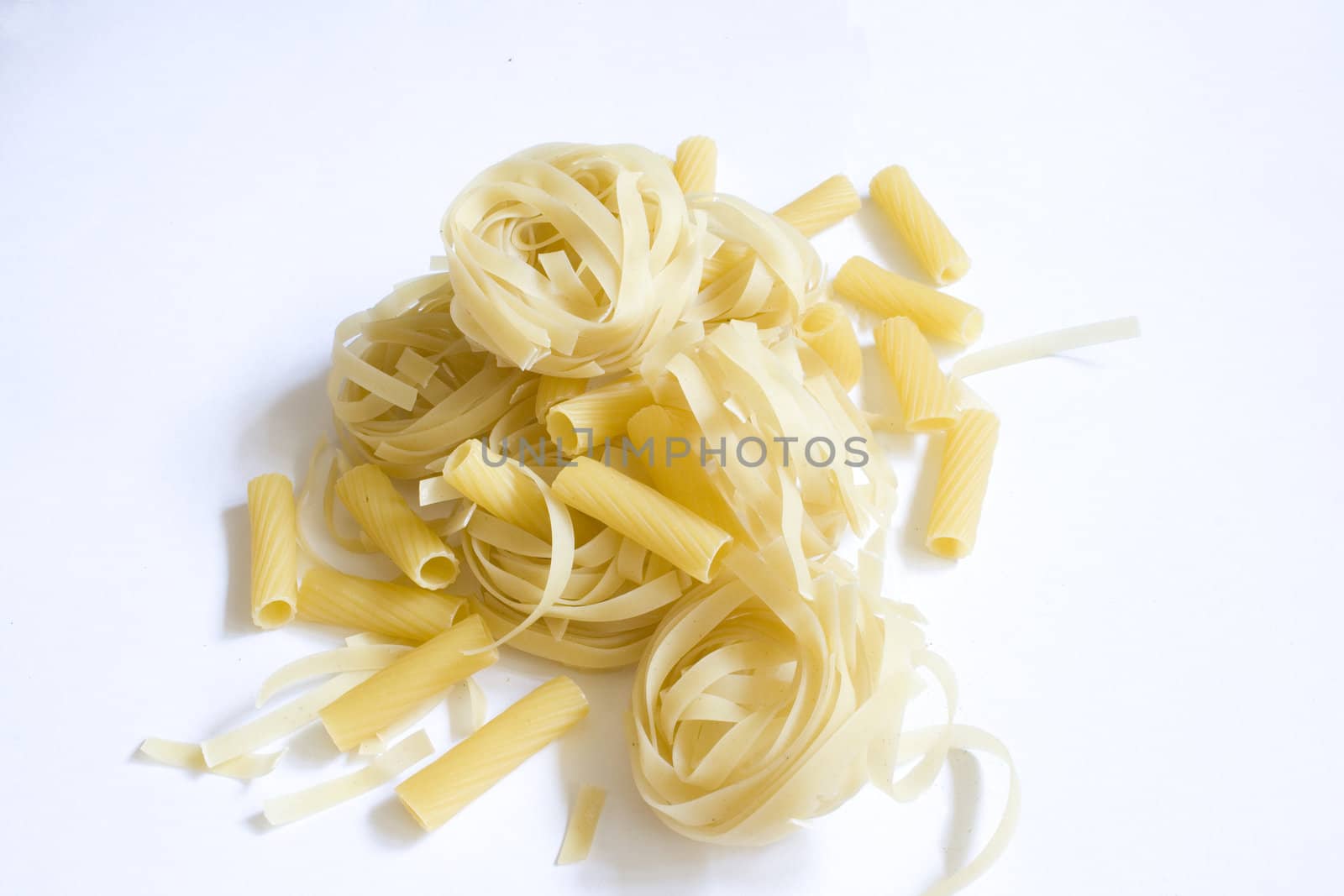 different types yellow macaroni 